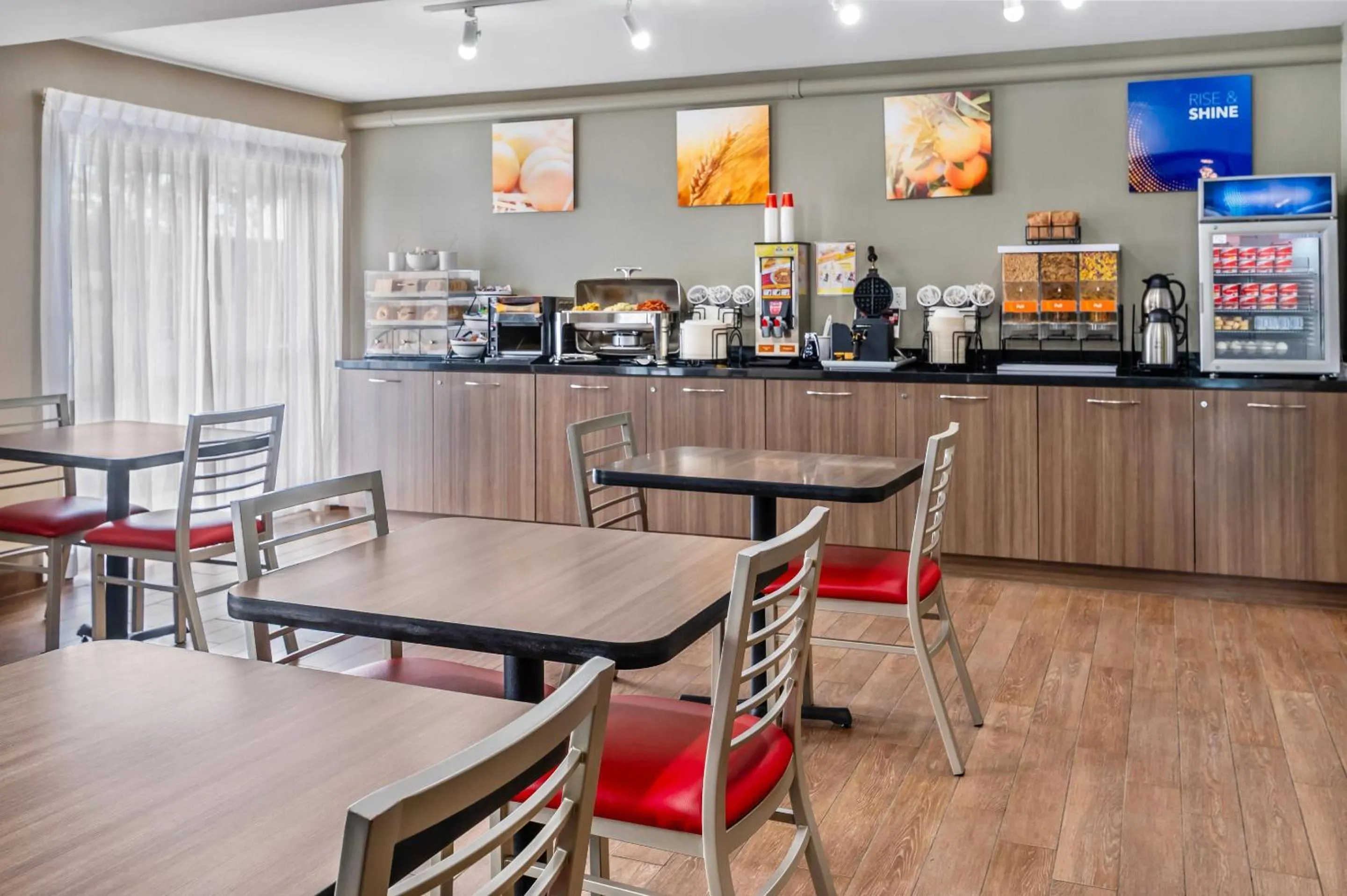 Breakfast in Comfort Inn East