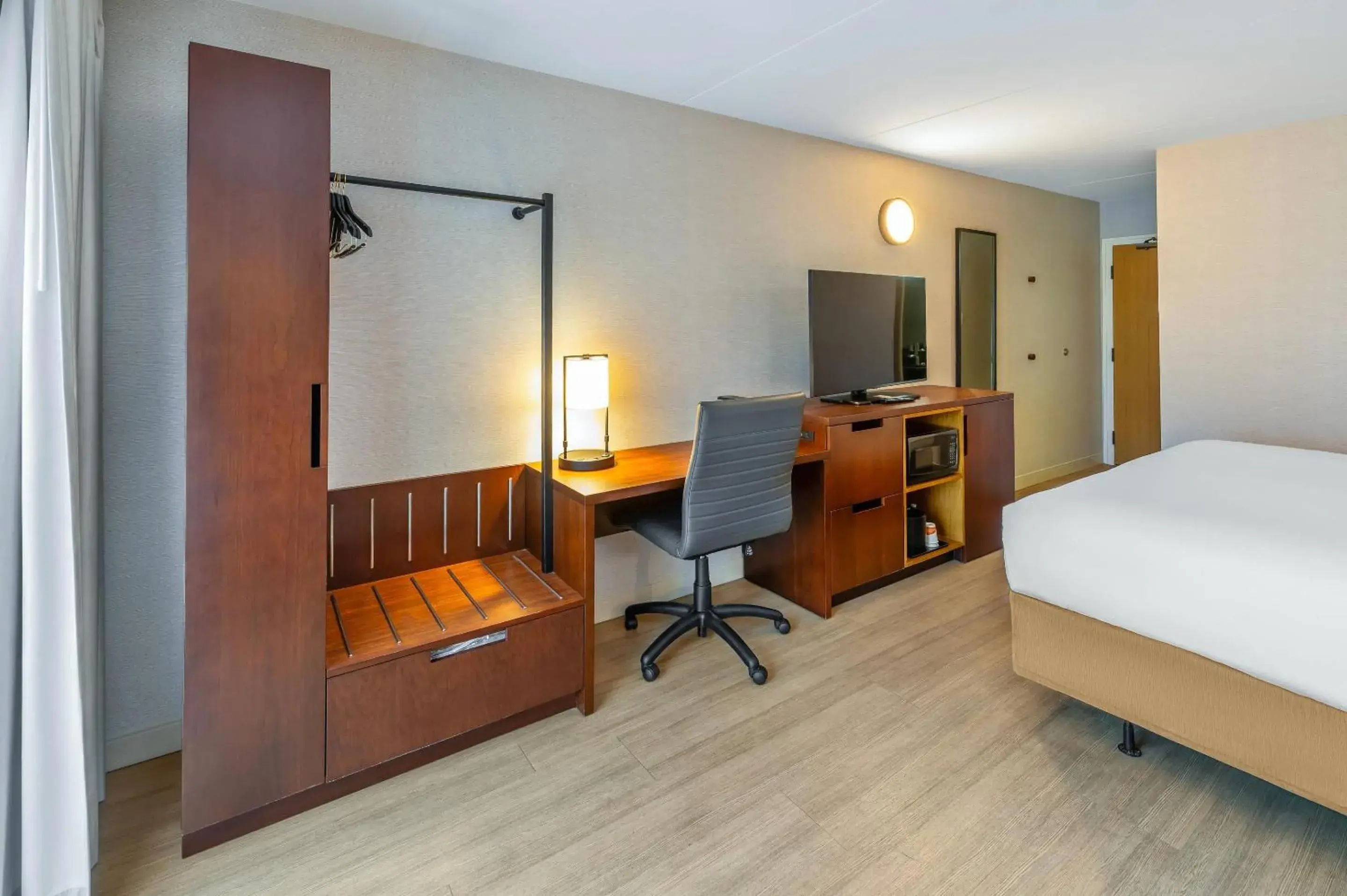 Bedroom, Bed in Comfort Inn East Bedroom, Bed in Comfort Inn East