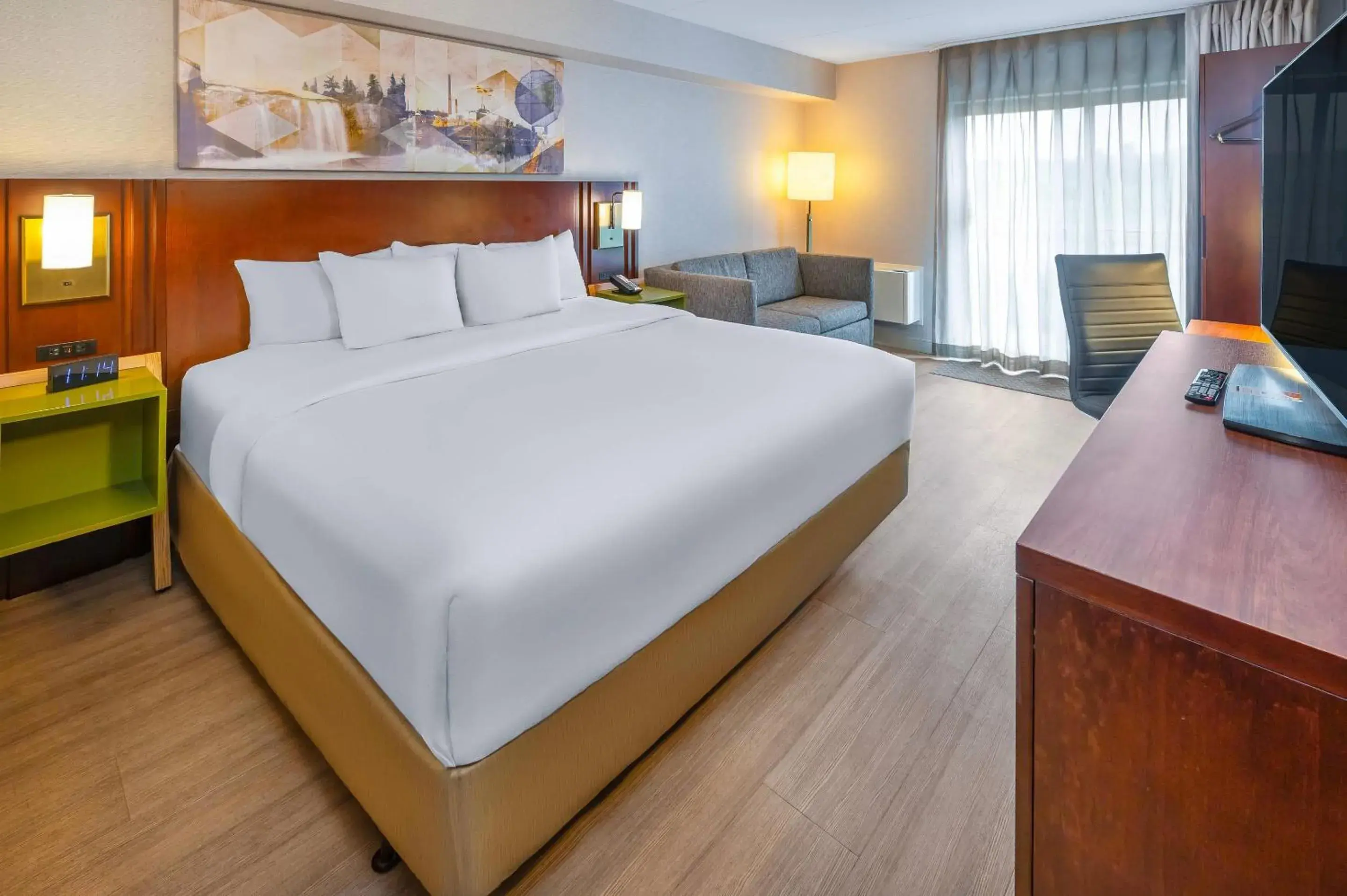 Bedroom, Bed in Comfort Inn East Bedroom, Bed in Comfort Inn East