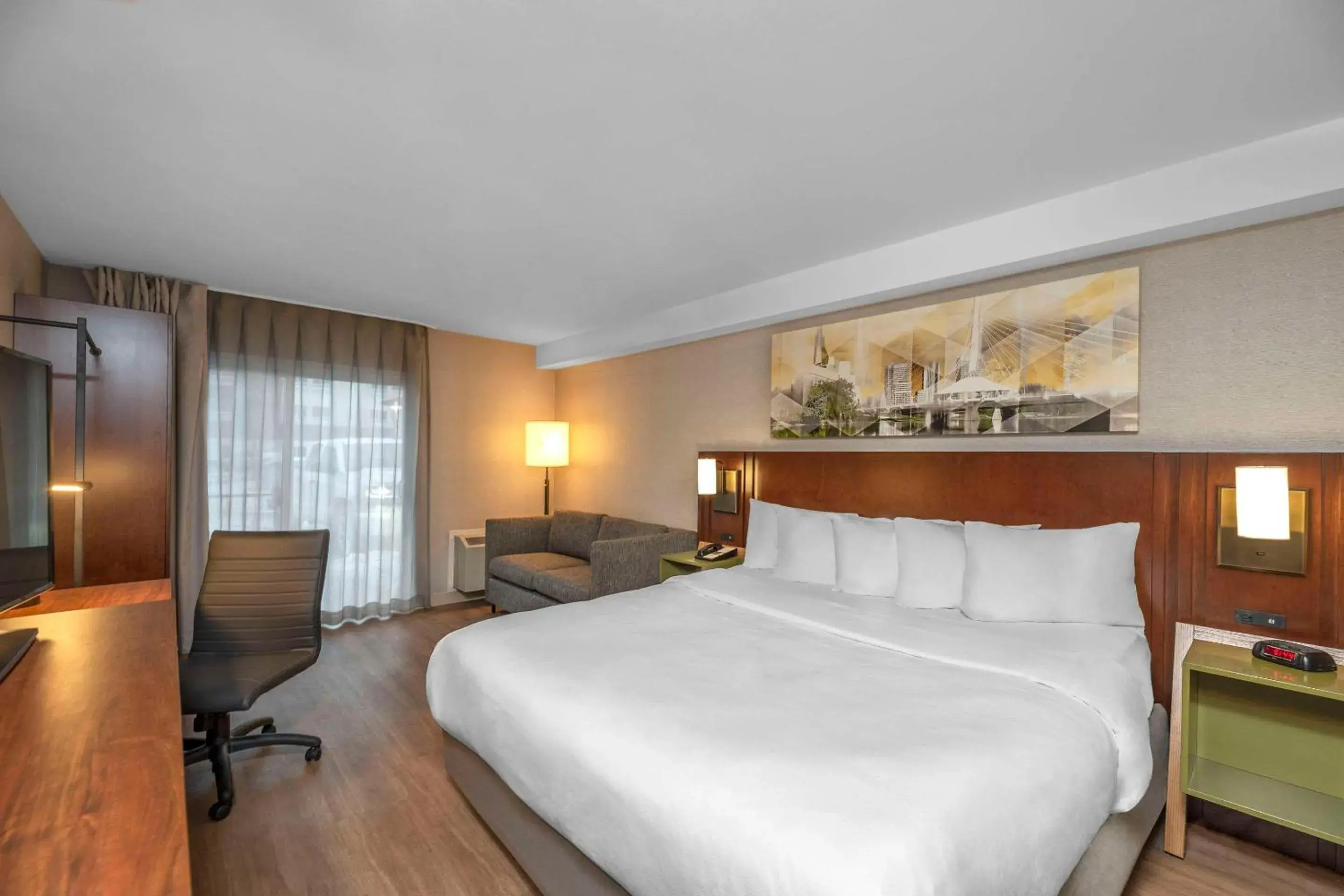 Bedroom, Bed in Comfort Inn East Bedroom, Bed in Comfort Inn East