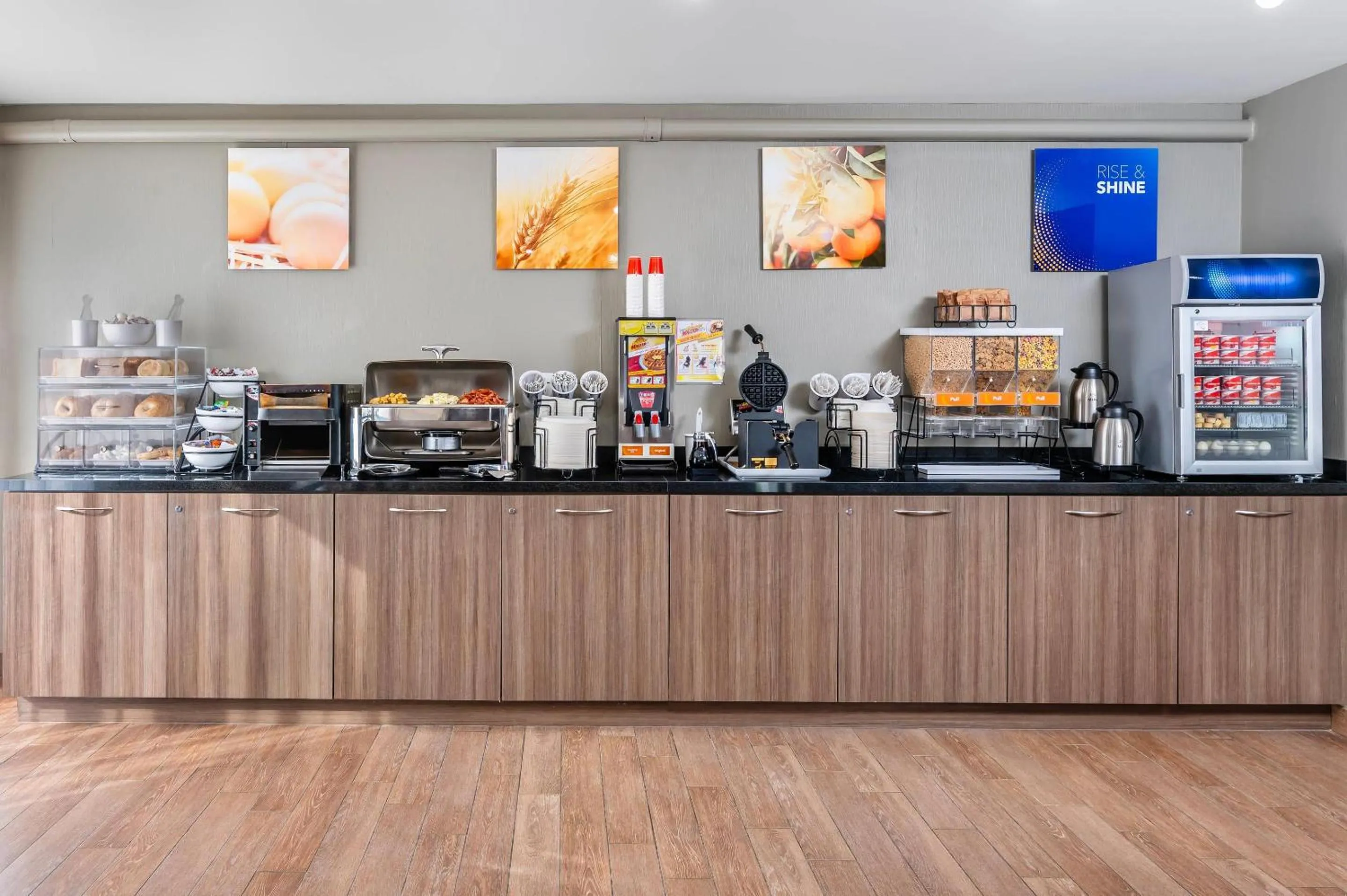 Breakfast in Comfort Inn East