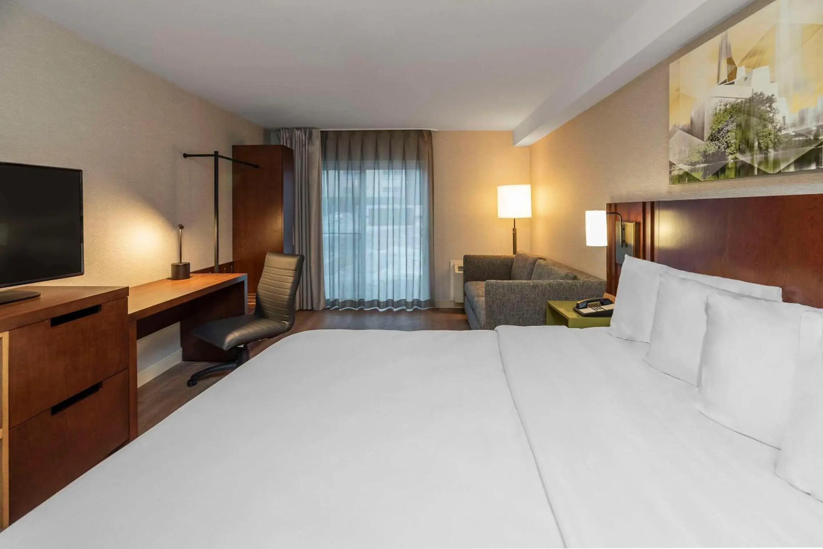 Bedroom, Bed in Comfort Inn East Bedroom, Bed in Comfort Inn East