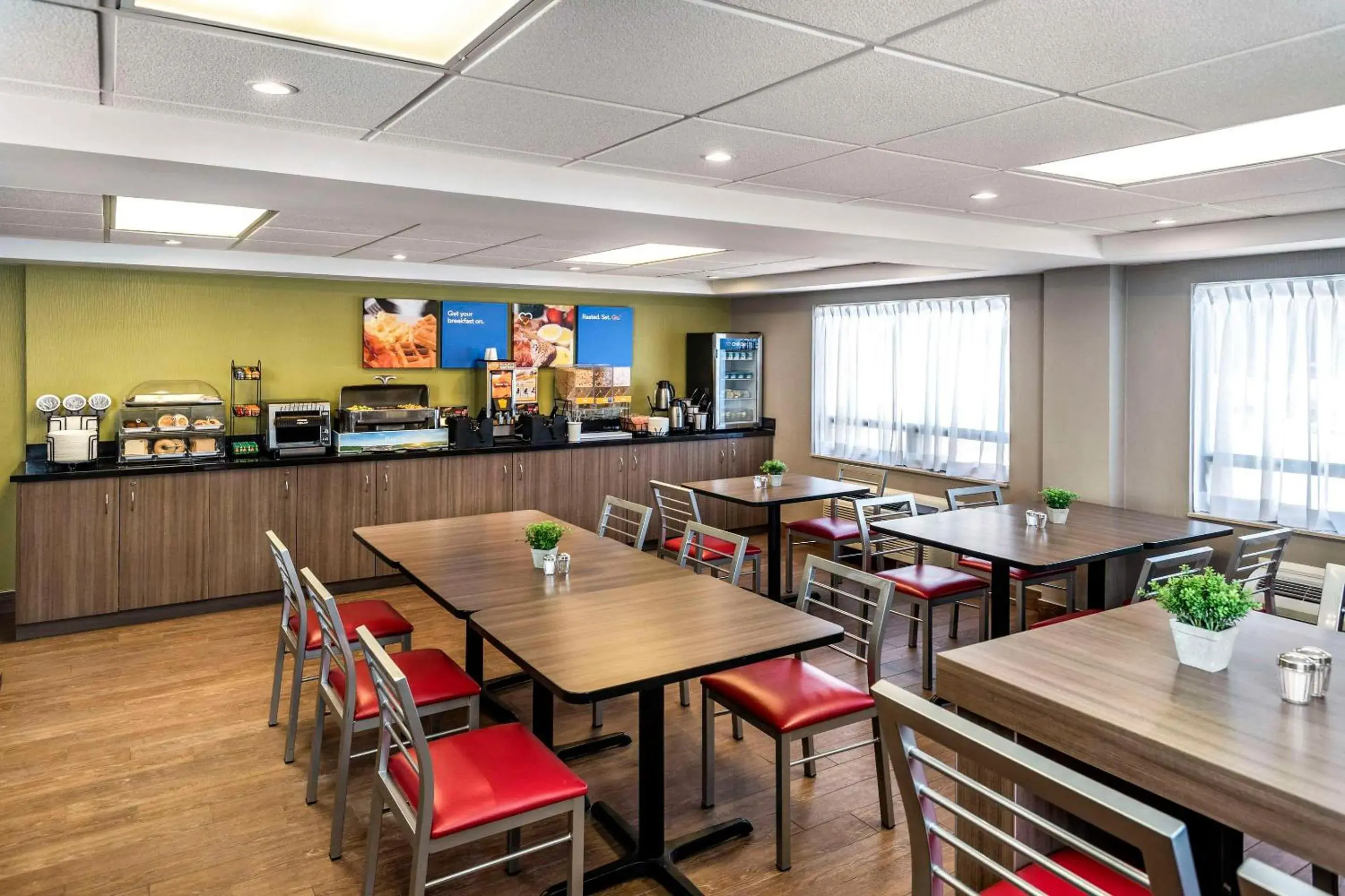 Breakfast in Comfort Inn East Breakfast in Comfort Inn East