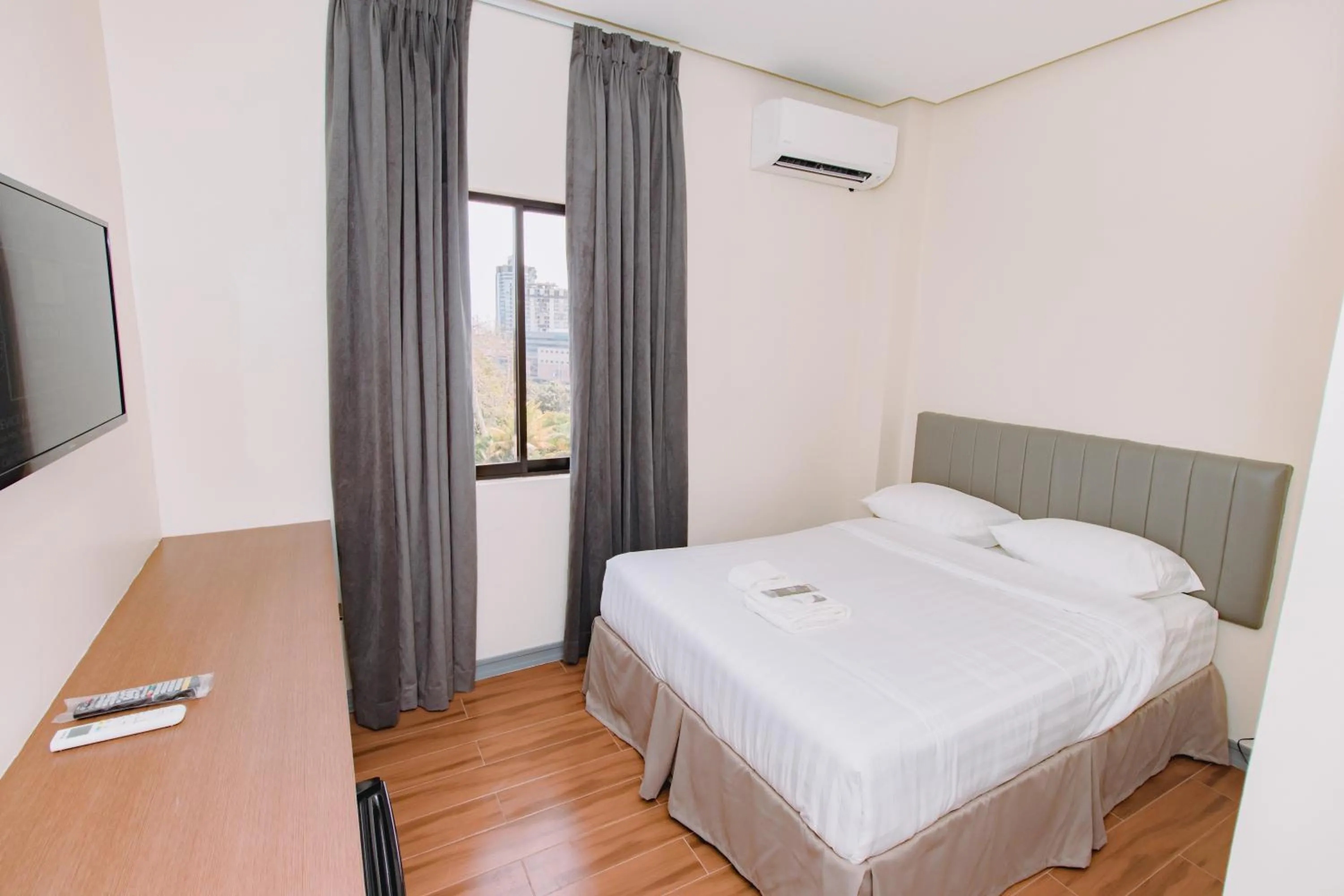 CREVICE HOTEL