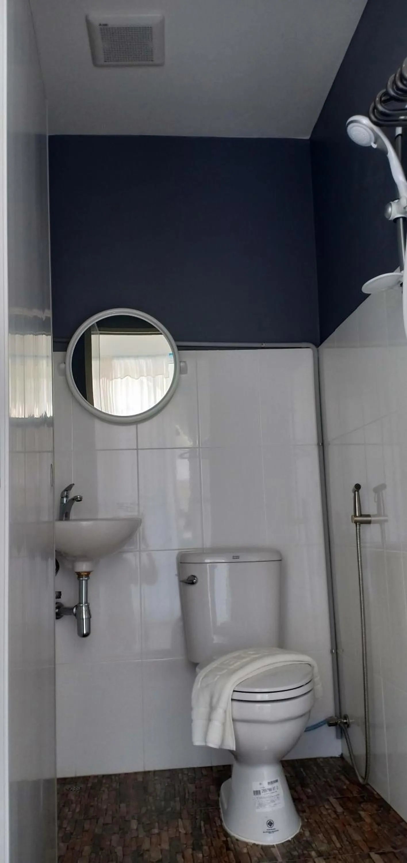 Shower in Chaweng best hotel and hostel samui