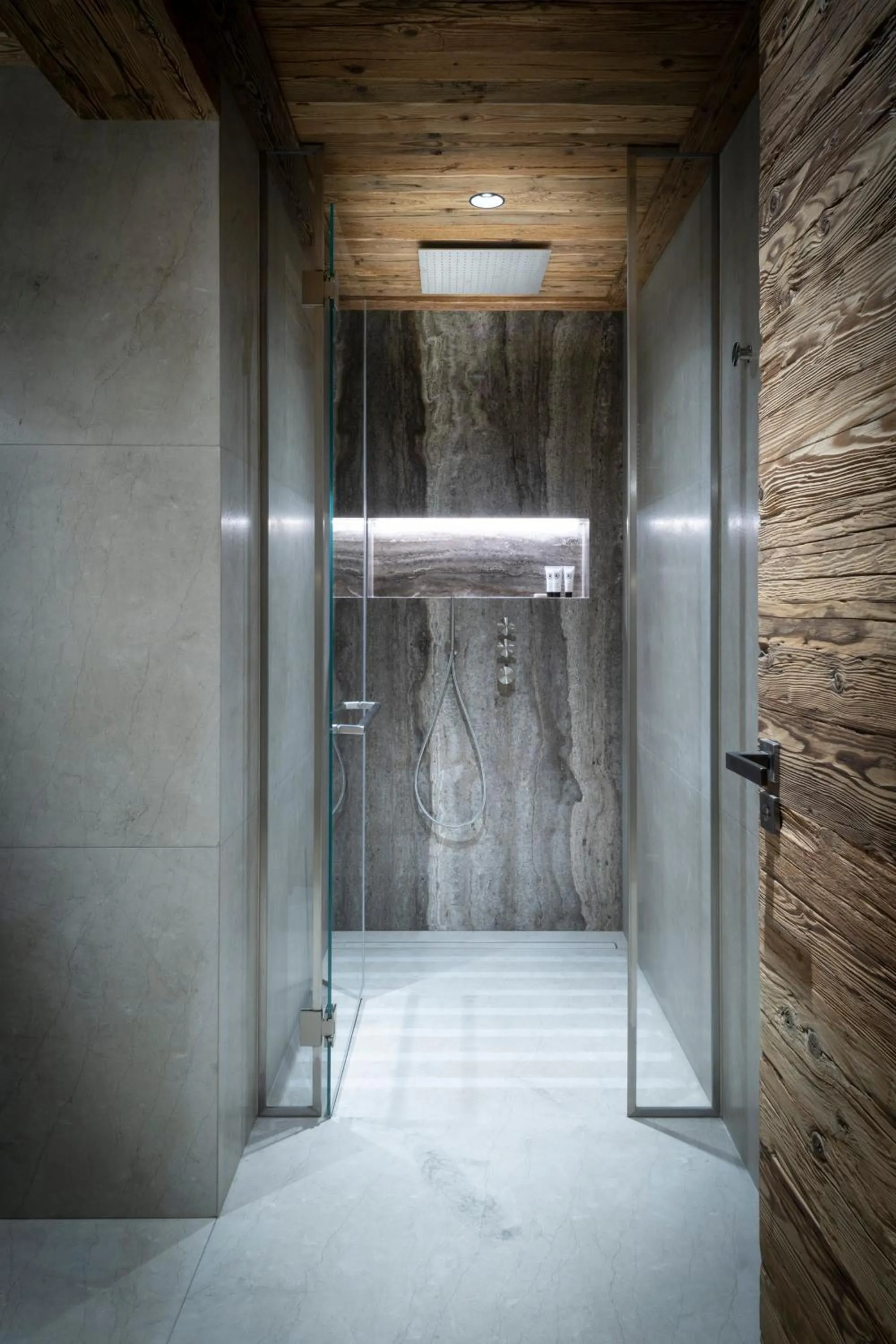 Shower in Armancette - The Leading Hotels of the World