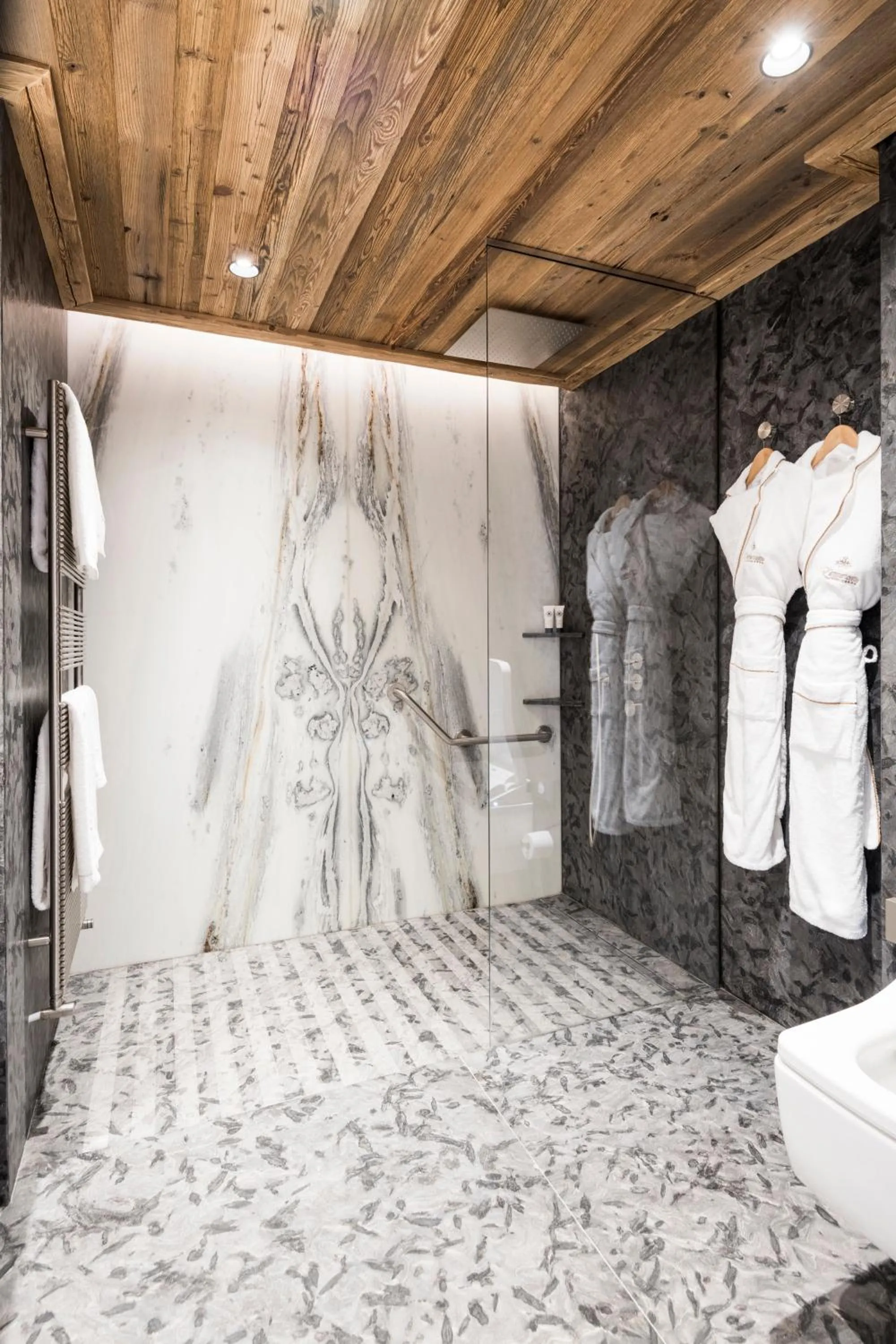 Shower in Armancette - The Leading Hotels of the World