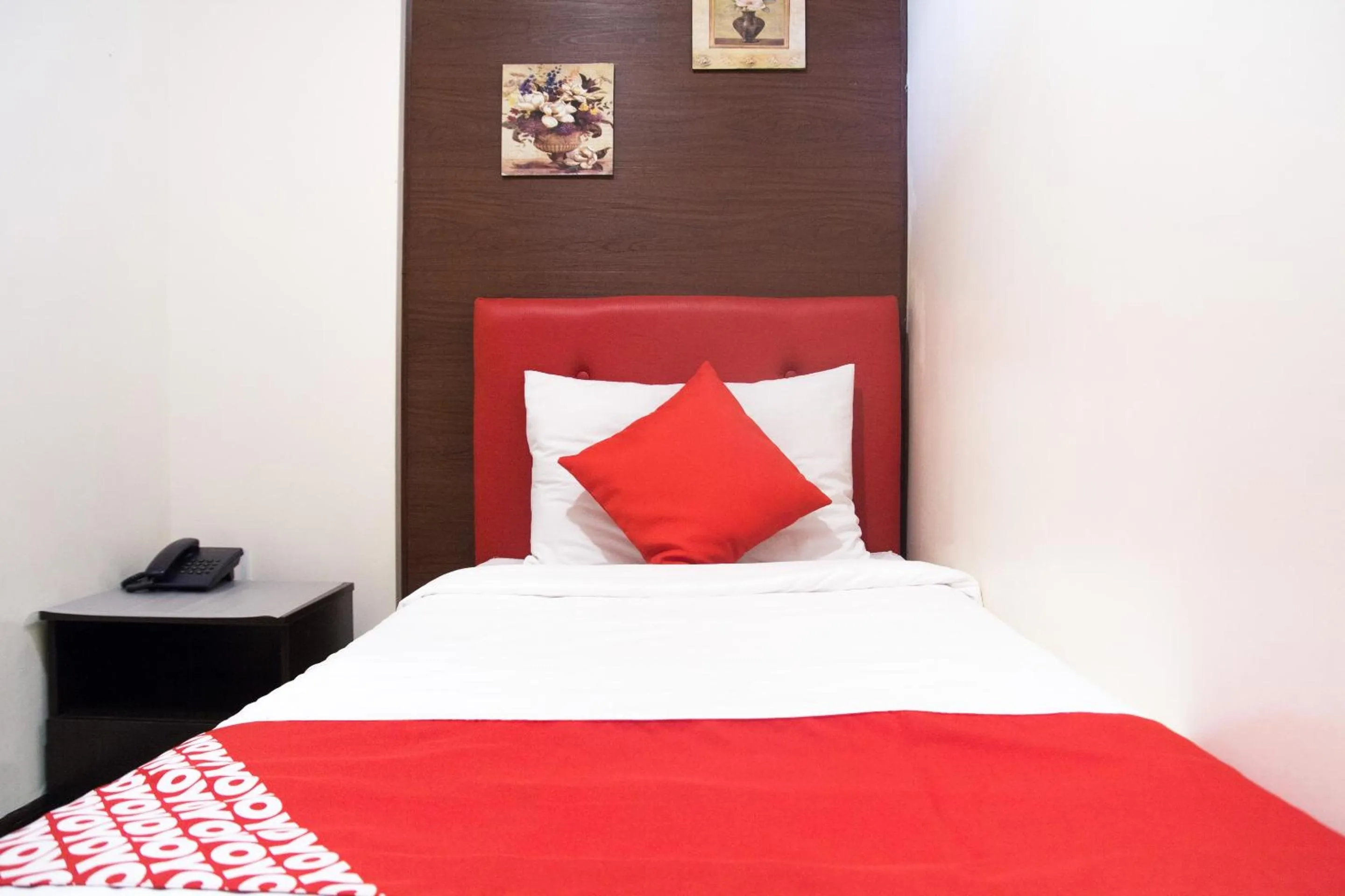 Bedroom in OYO 153 Espacio de Clarita Hometel