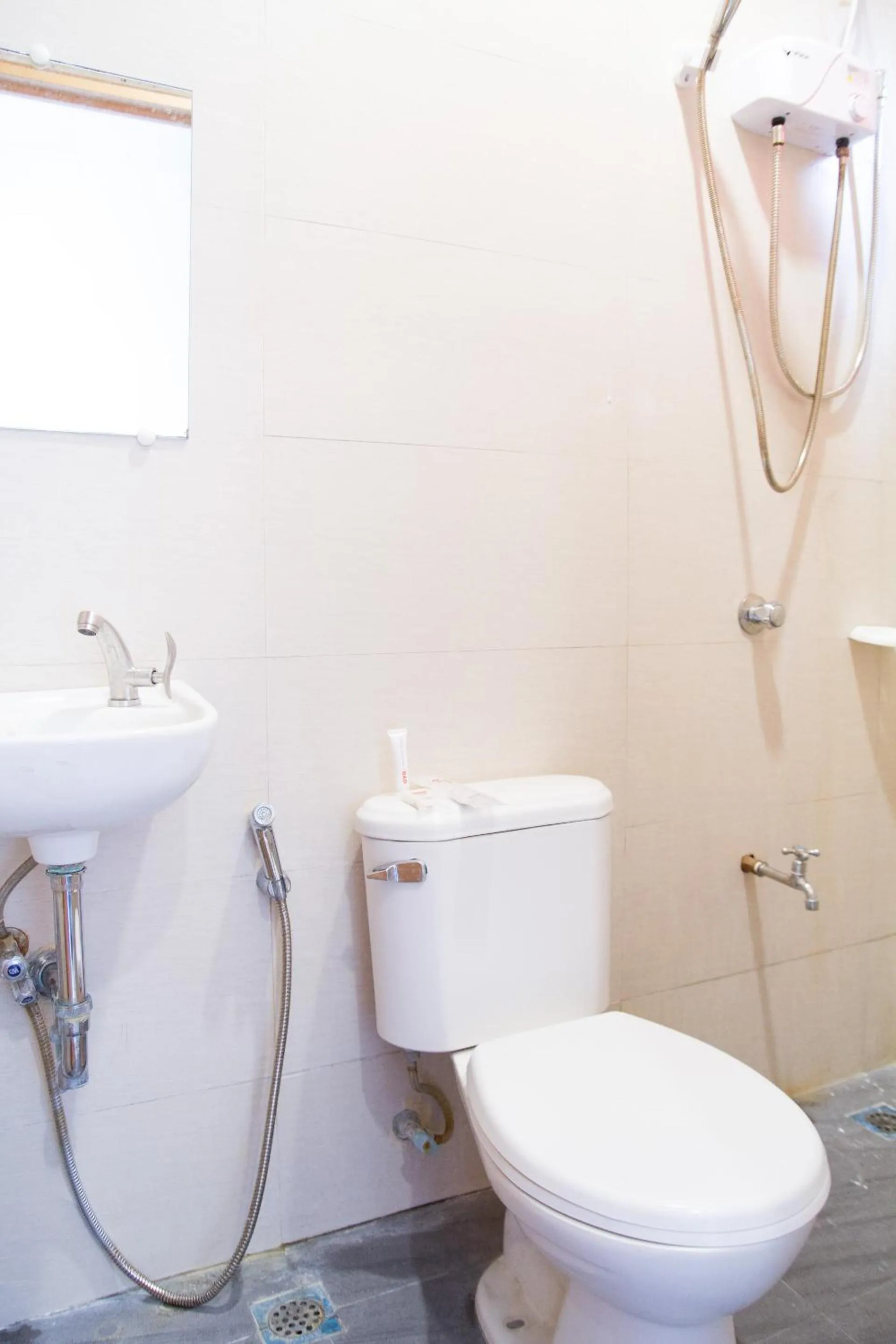 Bathroom in OYO 153 Espacio de Clarita Hometel