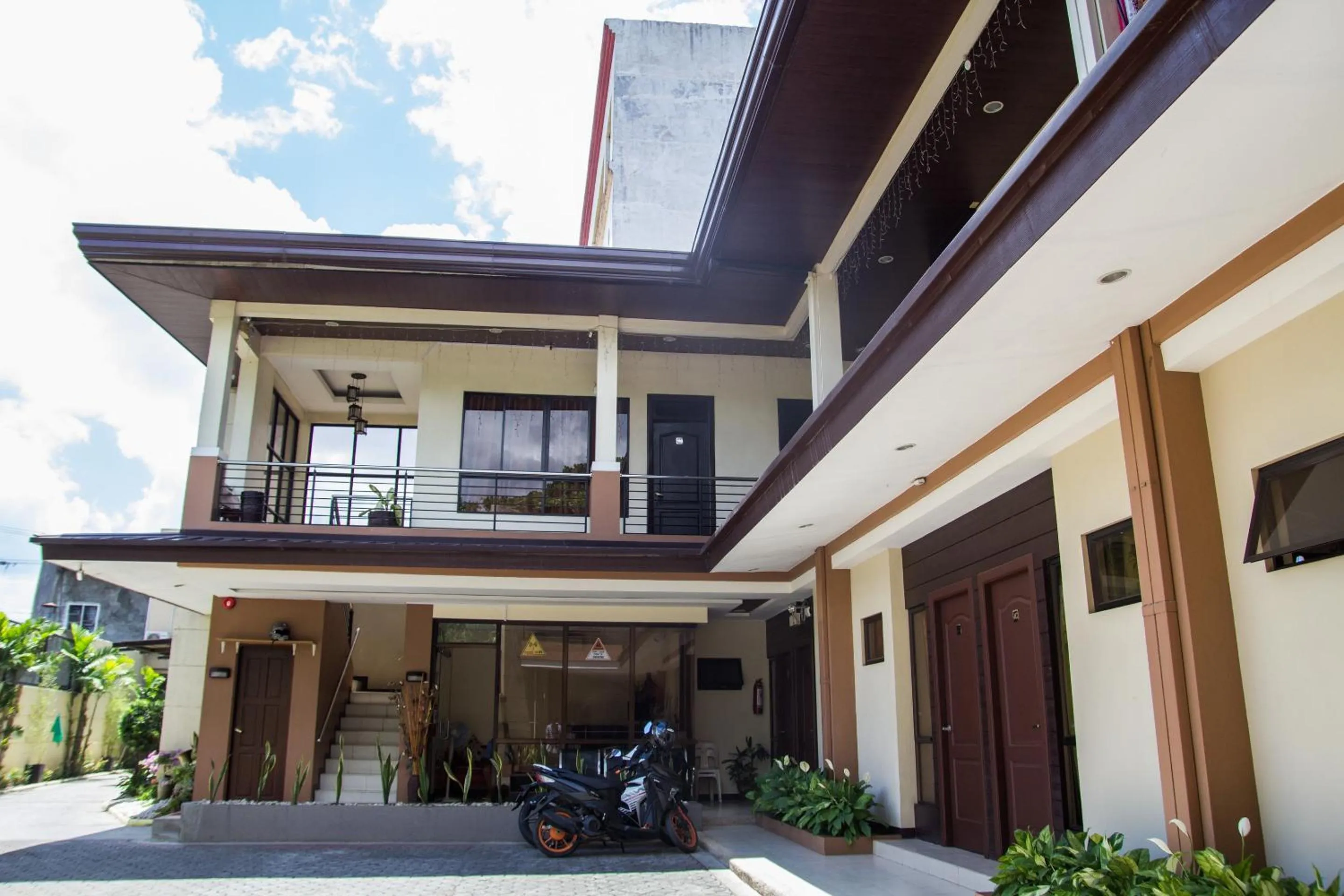 Facade/entrance in OYO 153 Espacio de Clarita Hometel