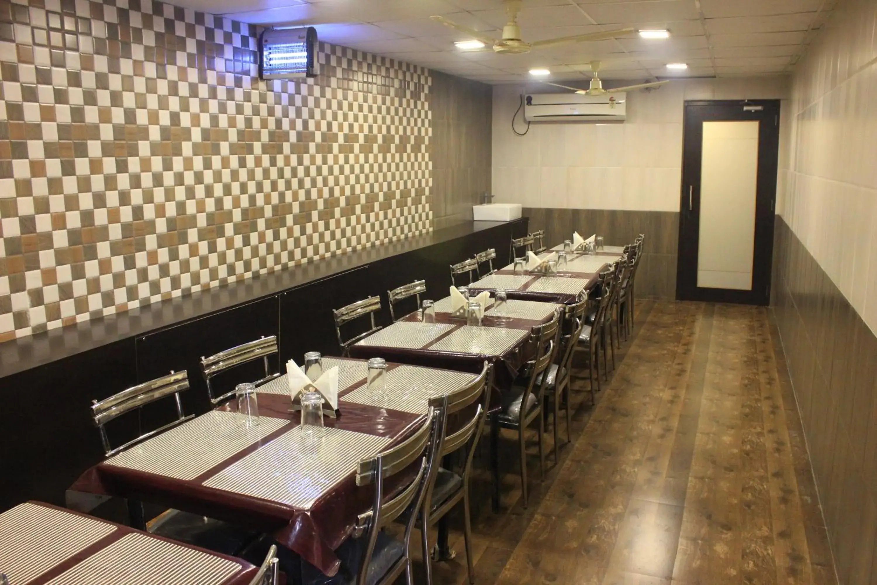 Restaurant/places to eat in Hotel Fortune Restaurant/places to eat in Hotel Fortune