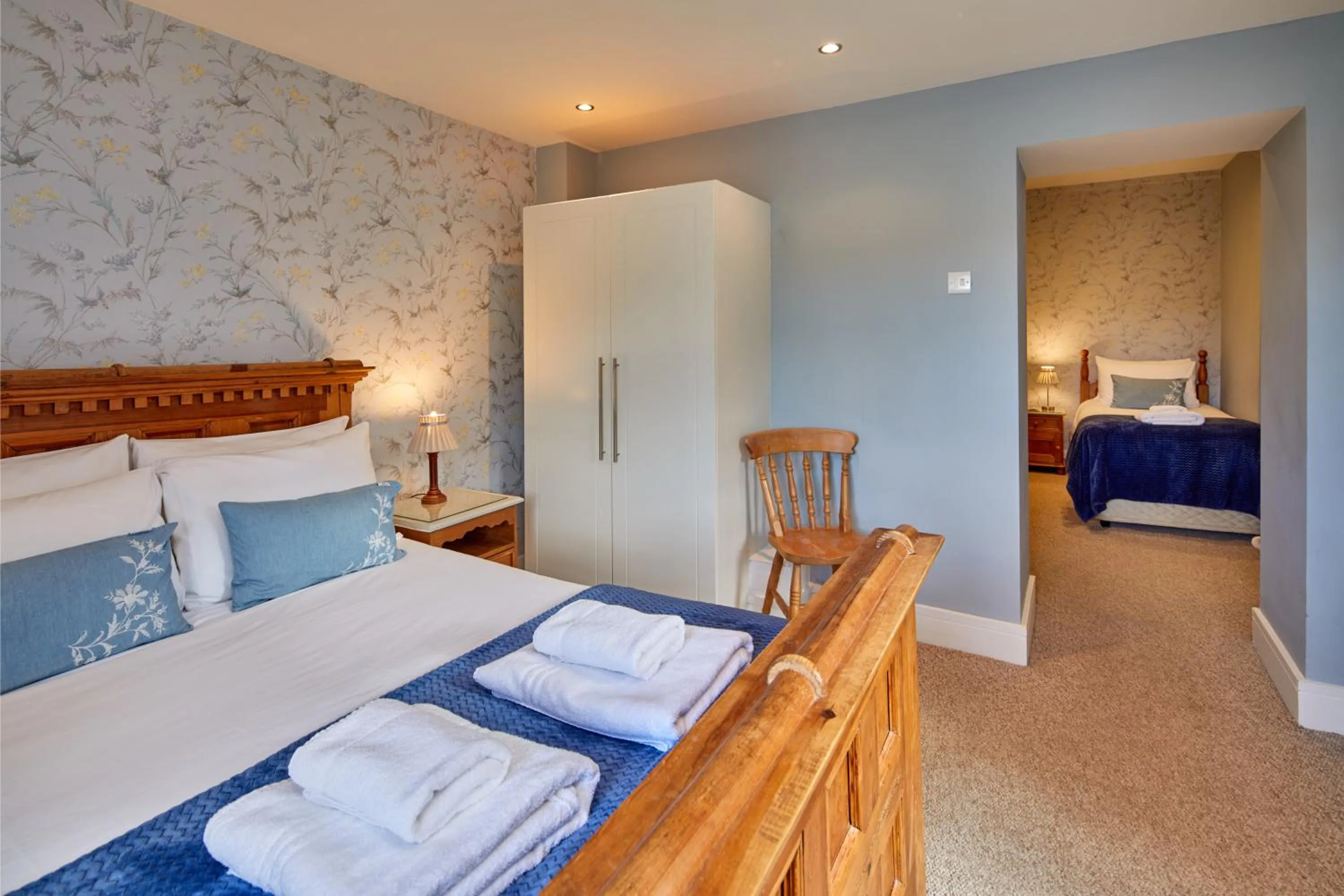 Bed in White Horse Farm Inn