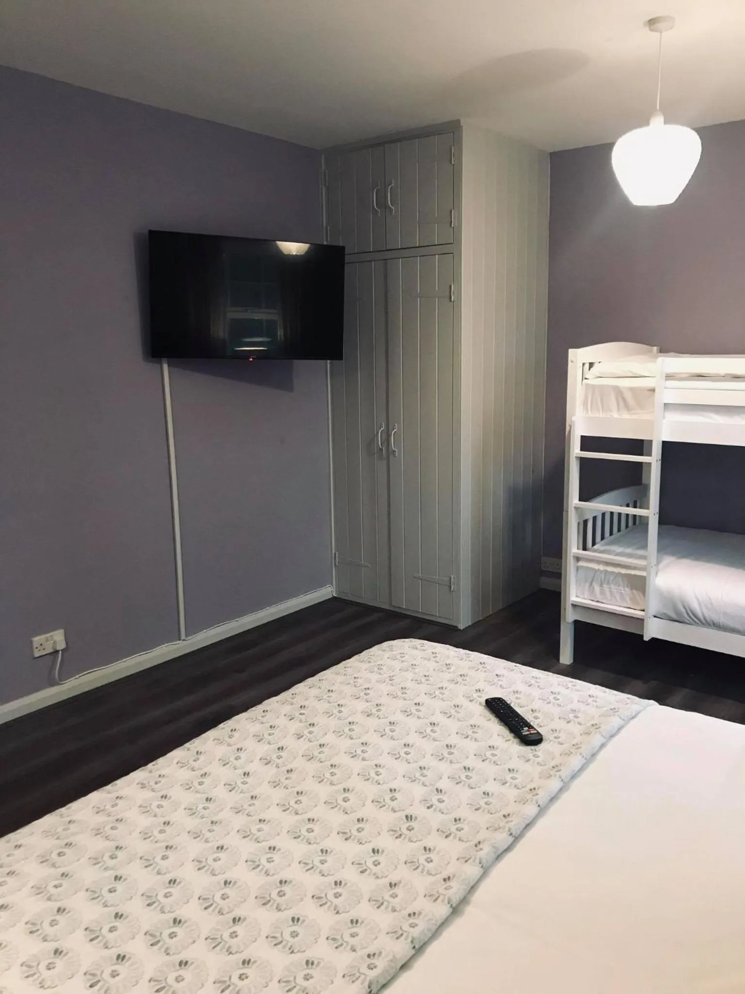 Bed in White Horse Farm Inn