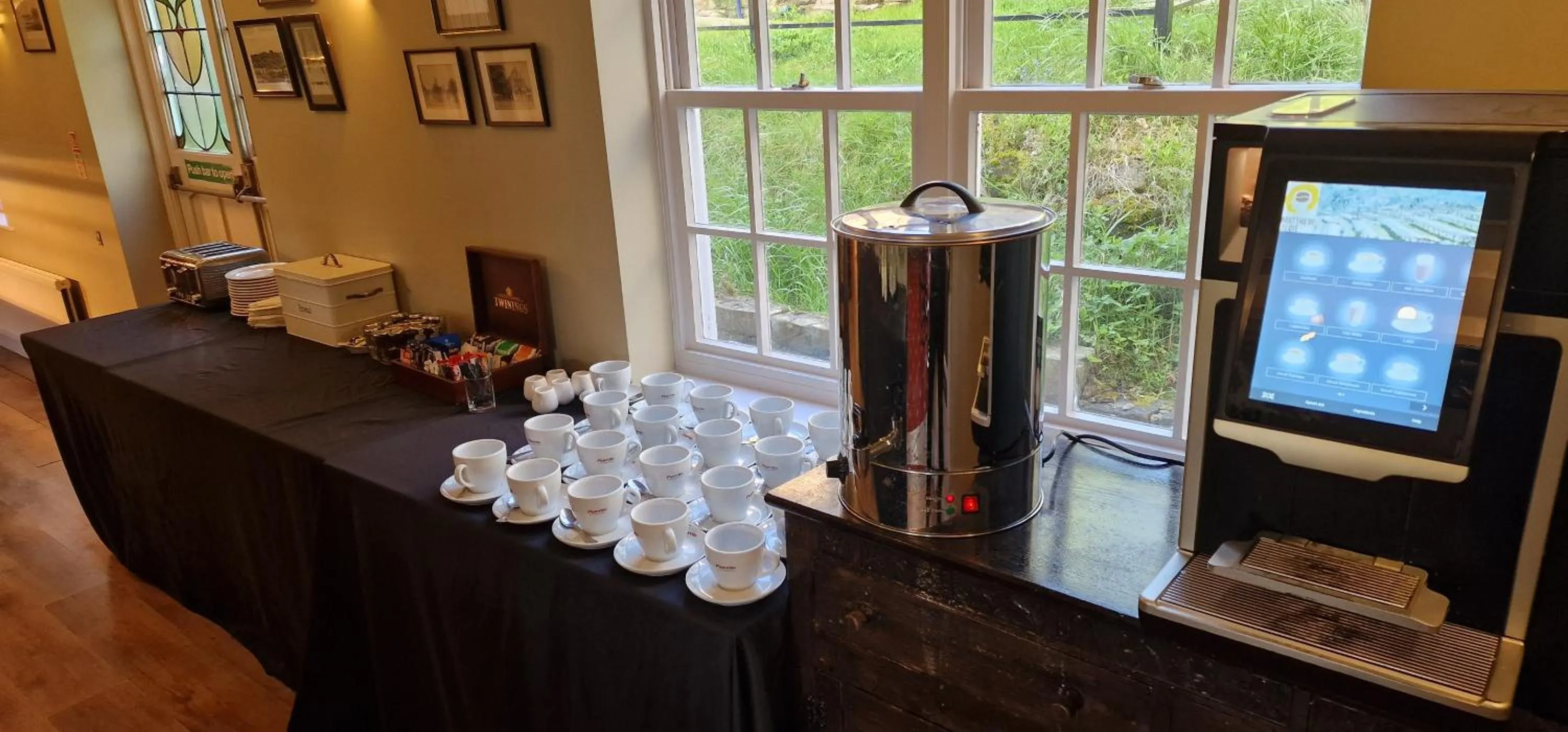 Coffee/tea facilities in White Horse Farm Inn