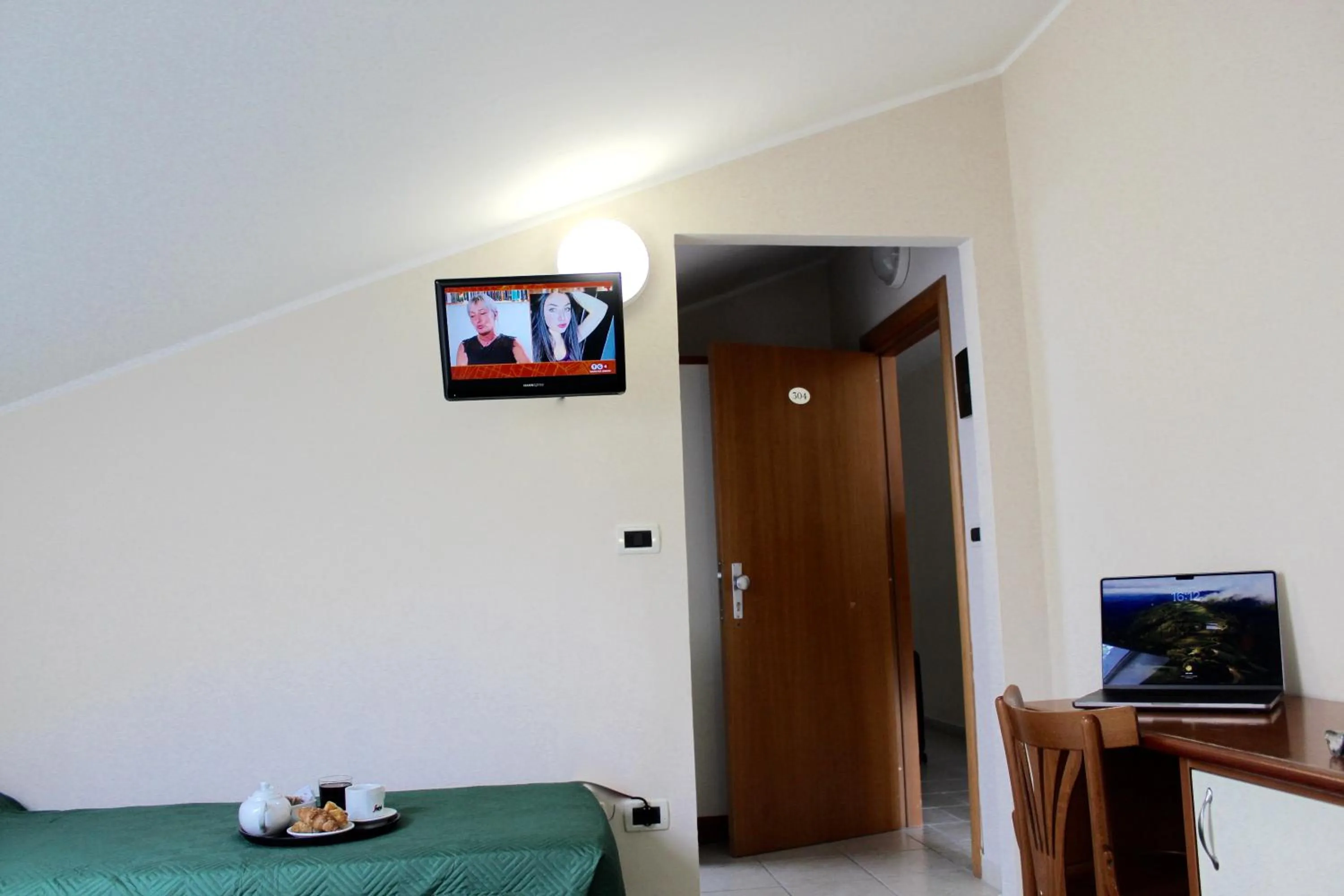 TV and multimedia, Bed in Blue Hotel