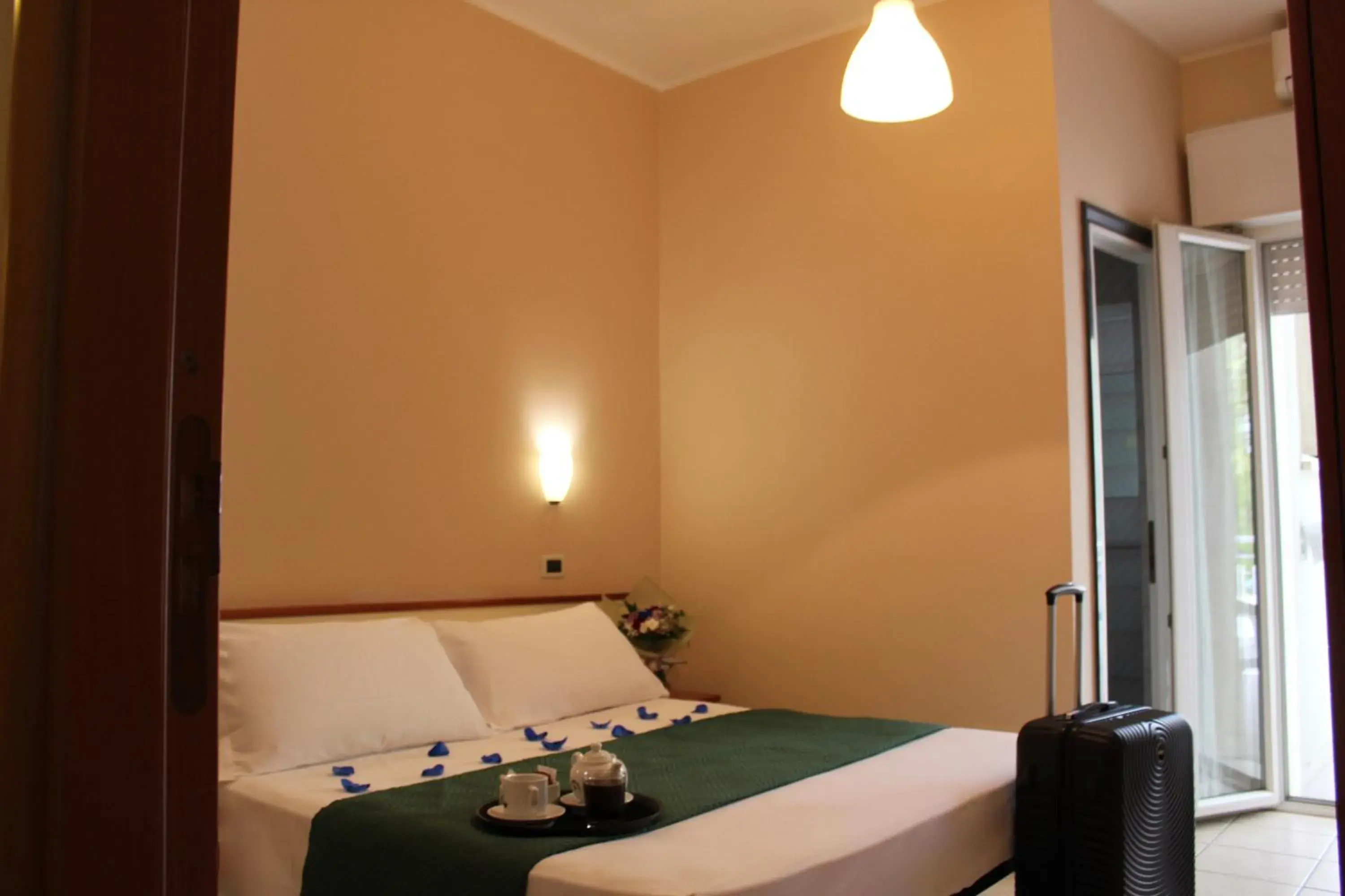 Standard Double or Twin Room with Balcony in Blue Hotel Standard Double or Twin Room with Balcony in Blue Hotel
