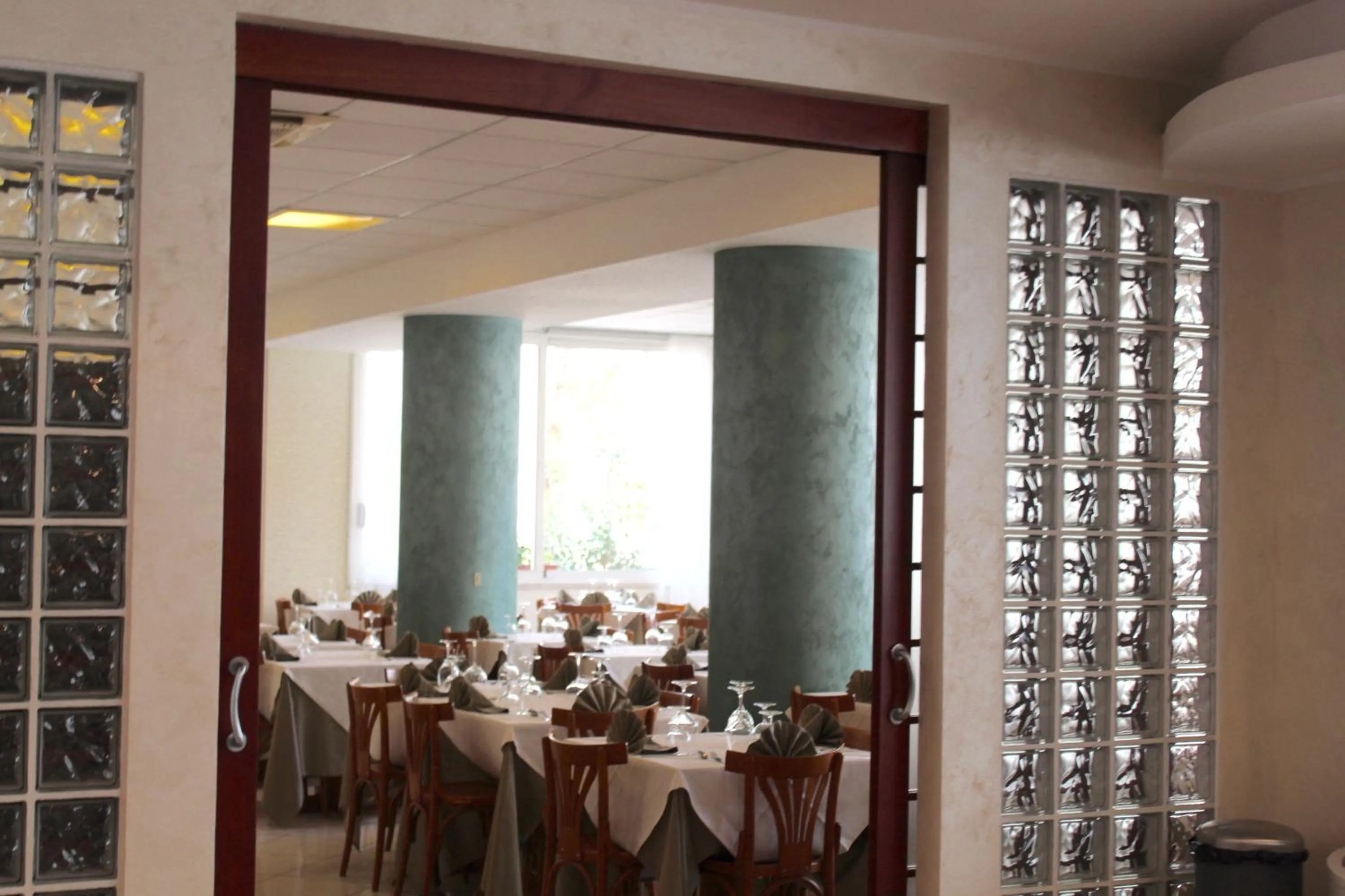 Restaurant/places to eat in Blue Hotel