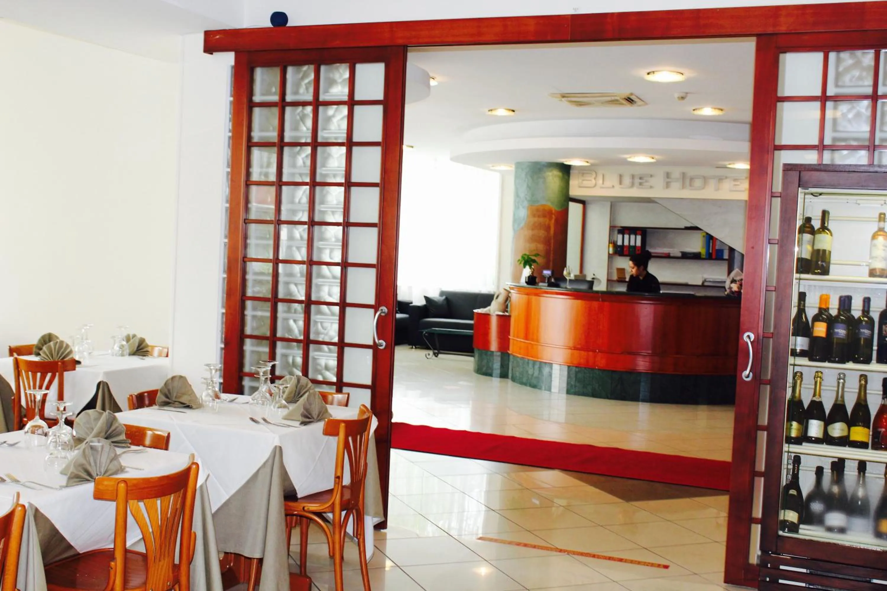 Restaurant/places to eat in Blue Hotel