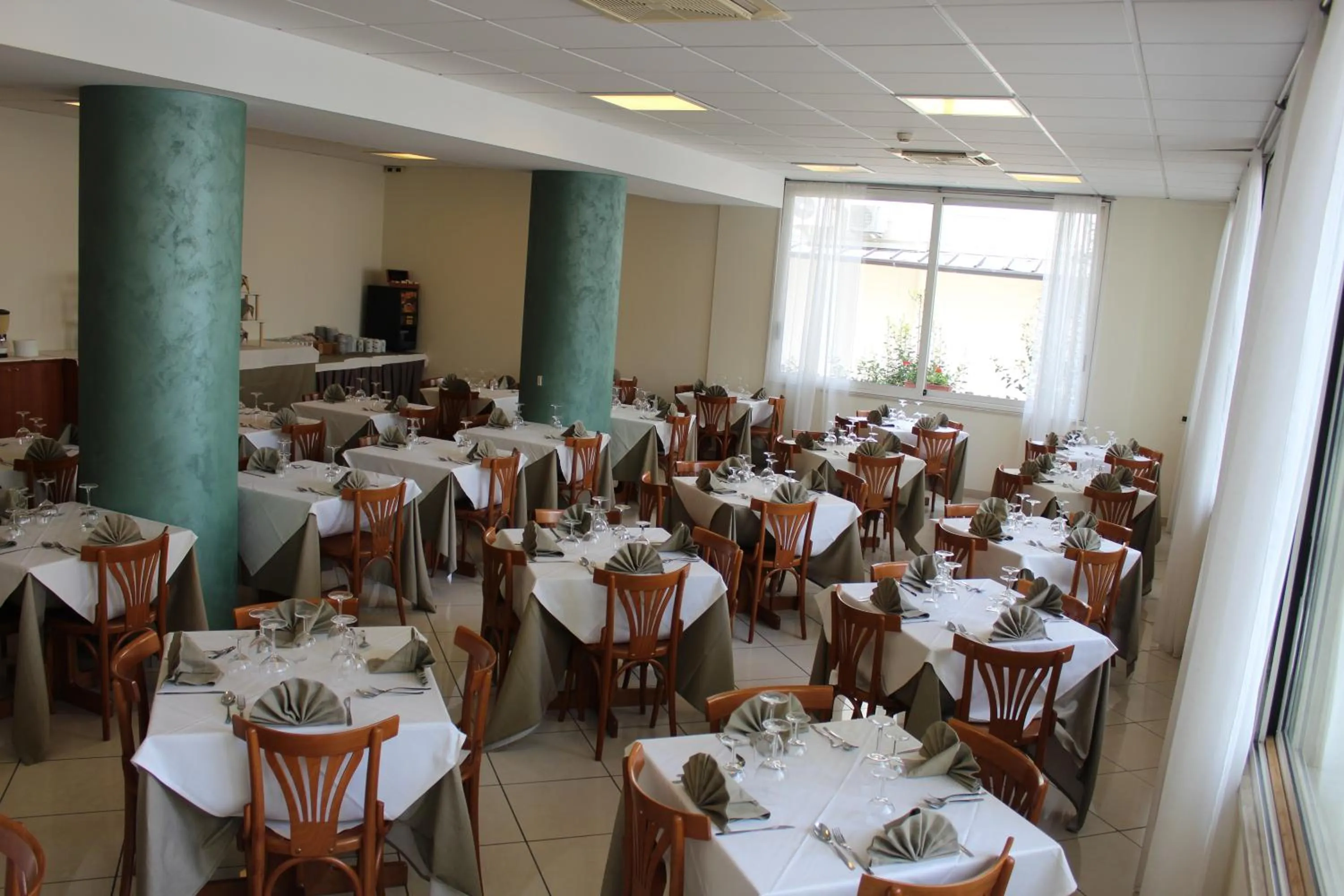 Restaurant/places to eat in Blue Hotel