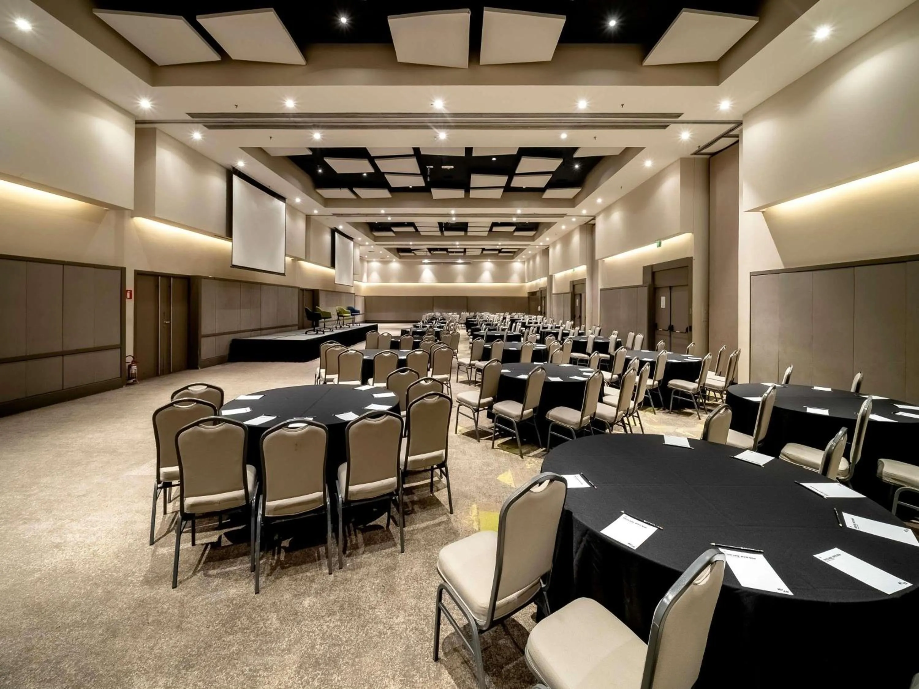 Meeting/conference room in Pullman Sao Paulo Guarulhos Airport