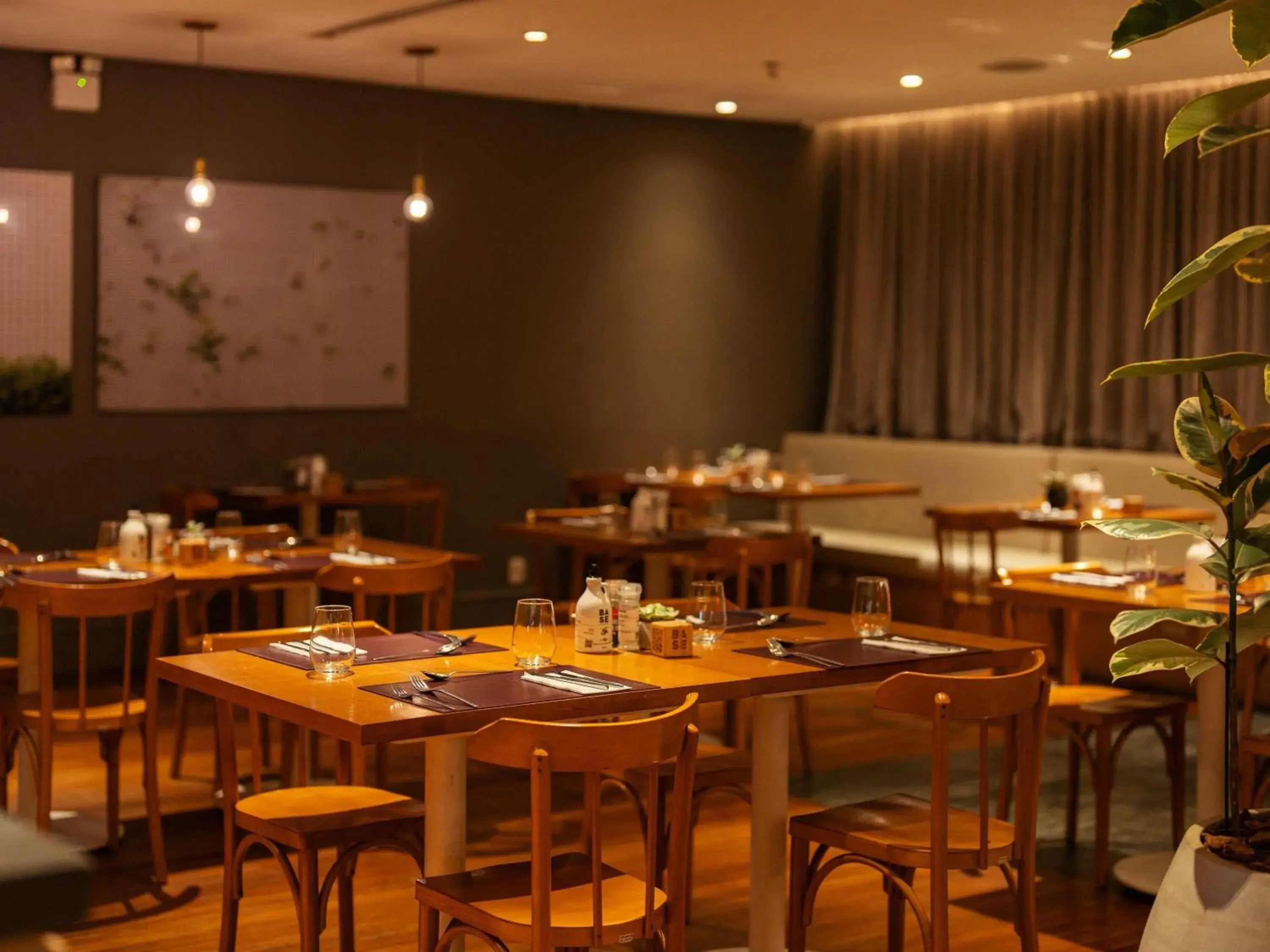 Restaurant/places to eat in Pullman Sao Paulo Guarulhos Airport Restaurant/places to eat in Pullman Sao Paulo Guarulhos Airport