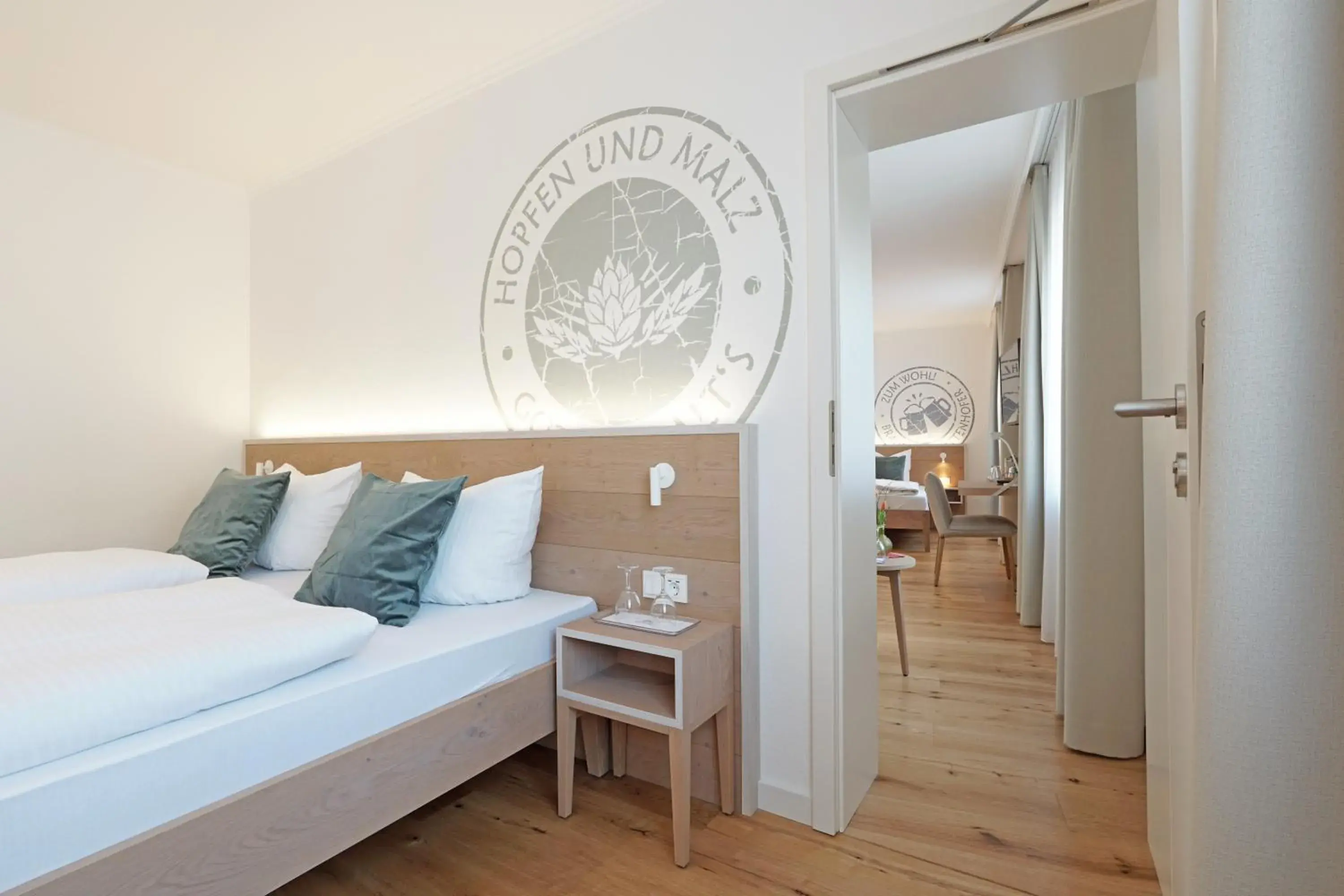 Photo of the whole room, Bed in Schattenhofer Braugasthof Photo of the whole room, Bed in Schattenhofer Braugasthof