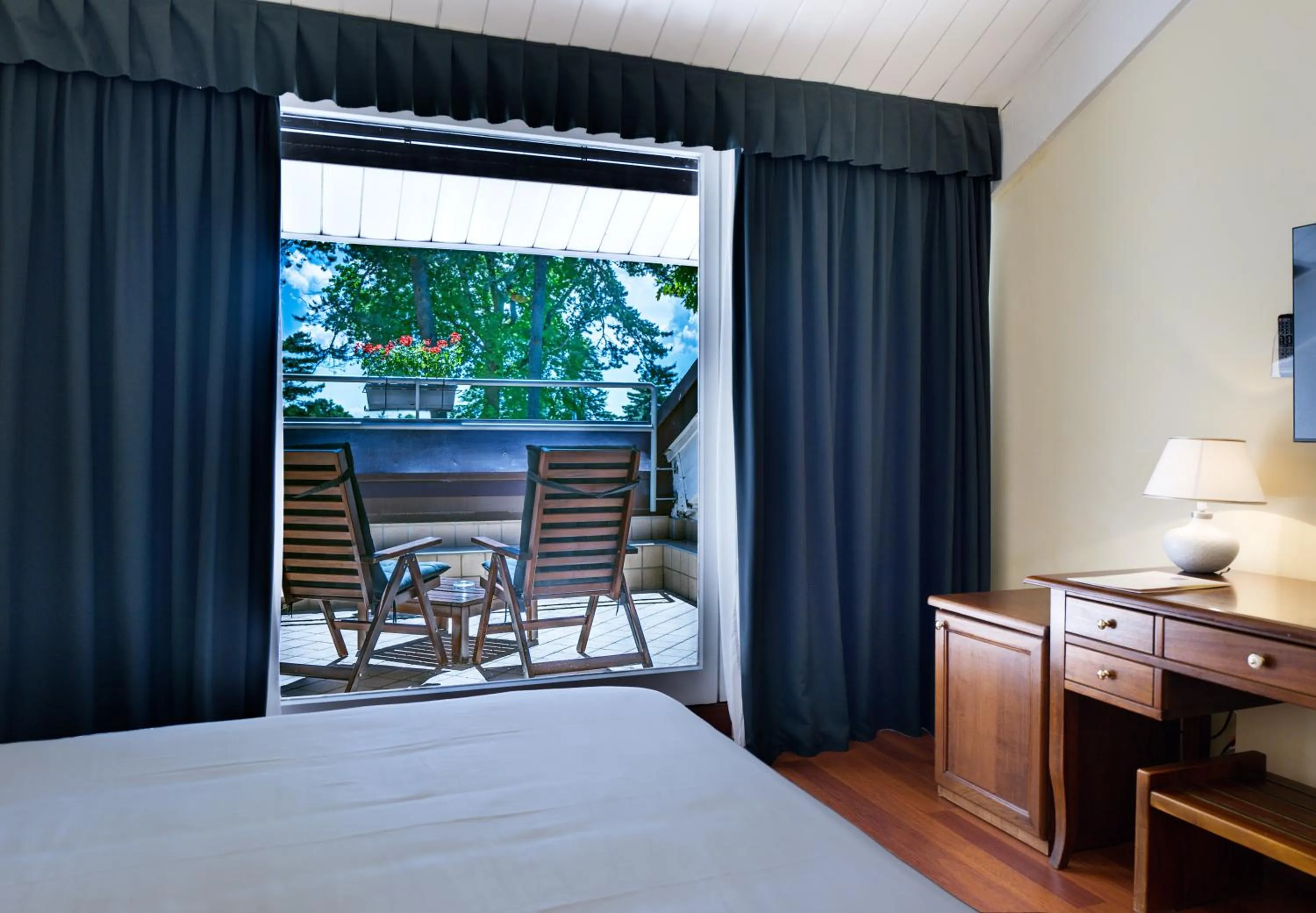 Balcony/Terrace, Bed in Golf Hotel La Pinetina