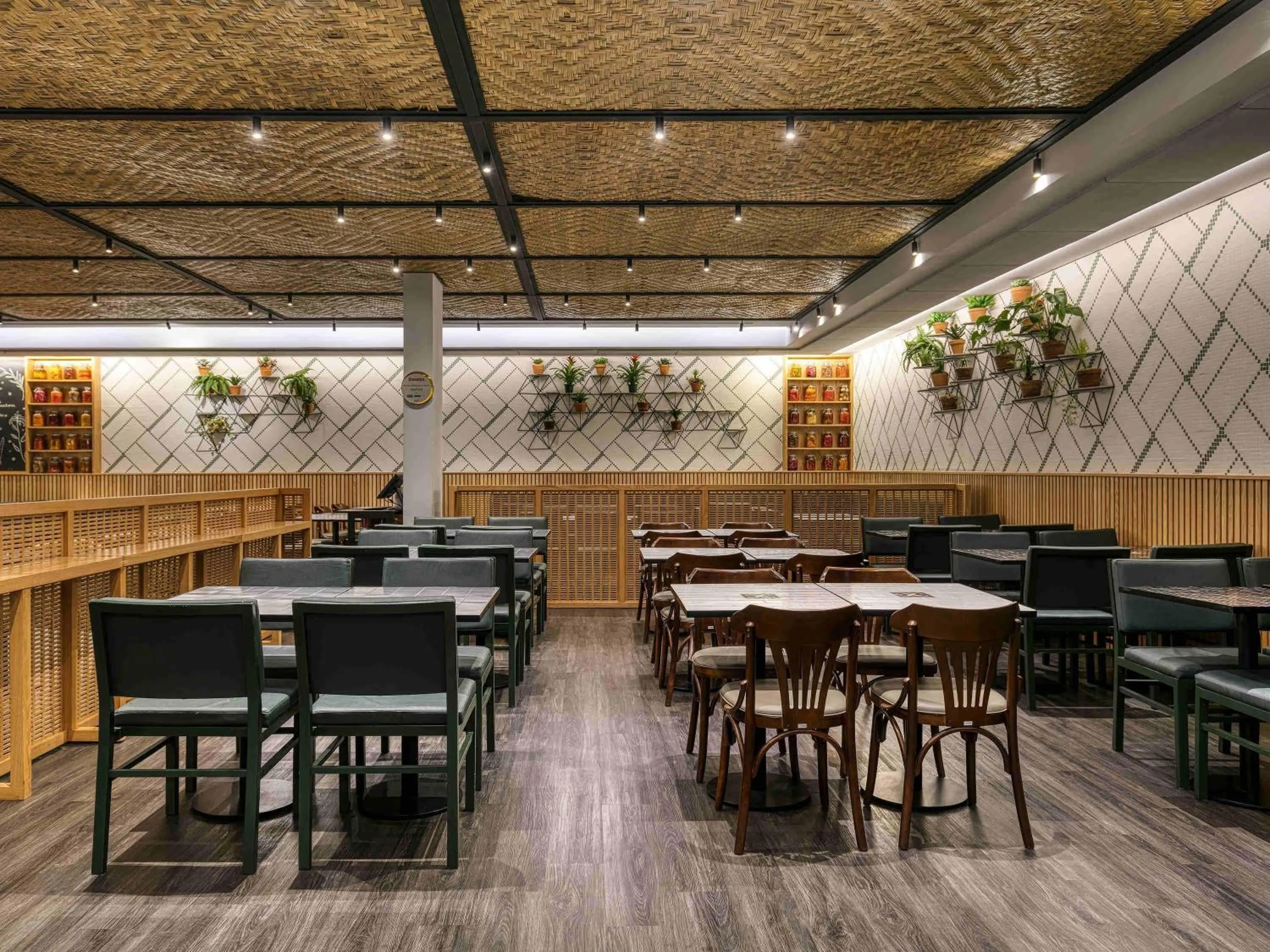 Restaurant/places to eat in Caesar Business Belo Horizonte Belvedere