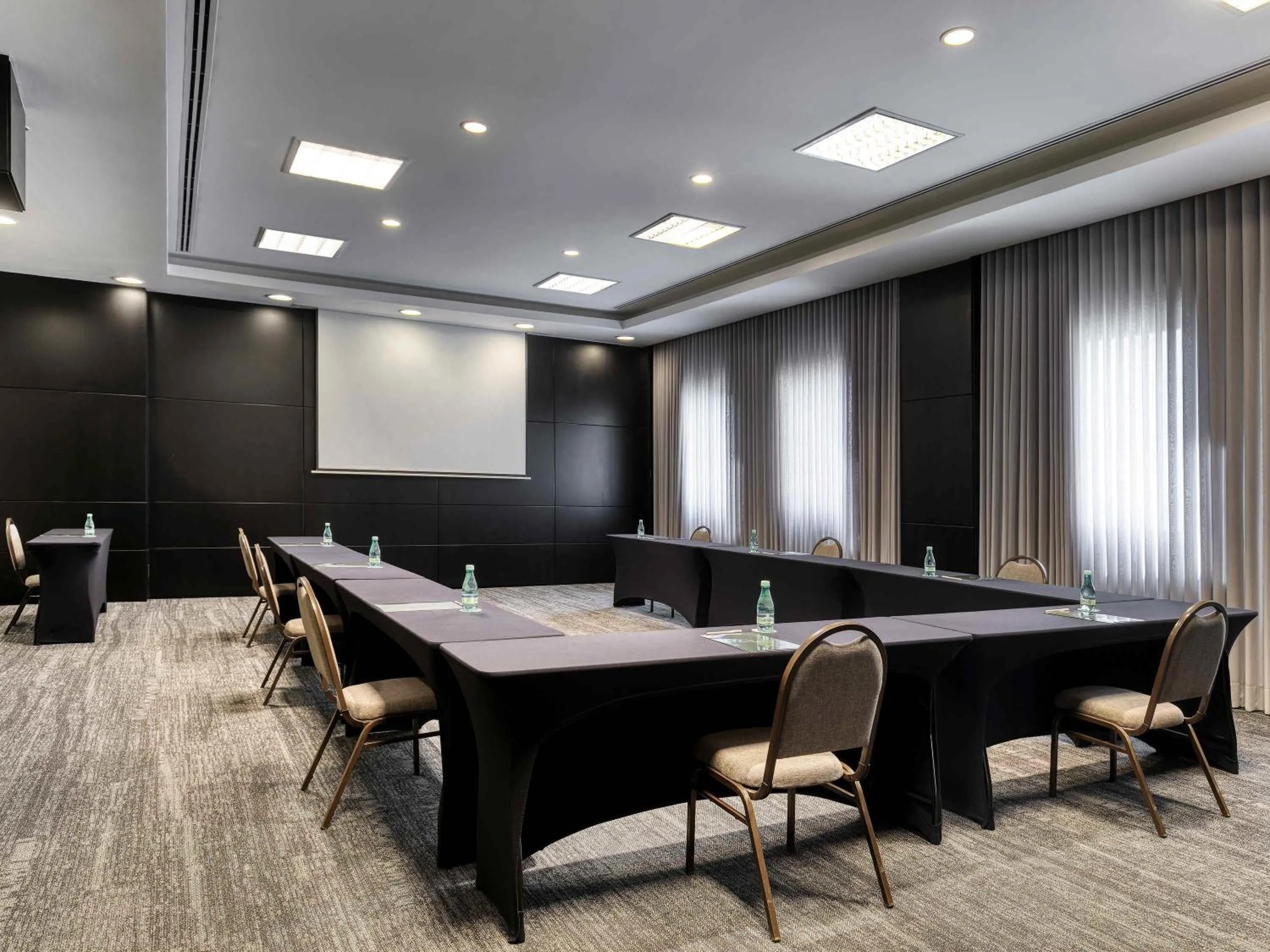 Meeting/conference room in Caesar Business Belo Horizonte Belvedere