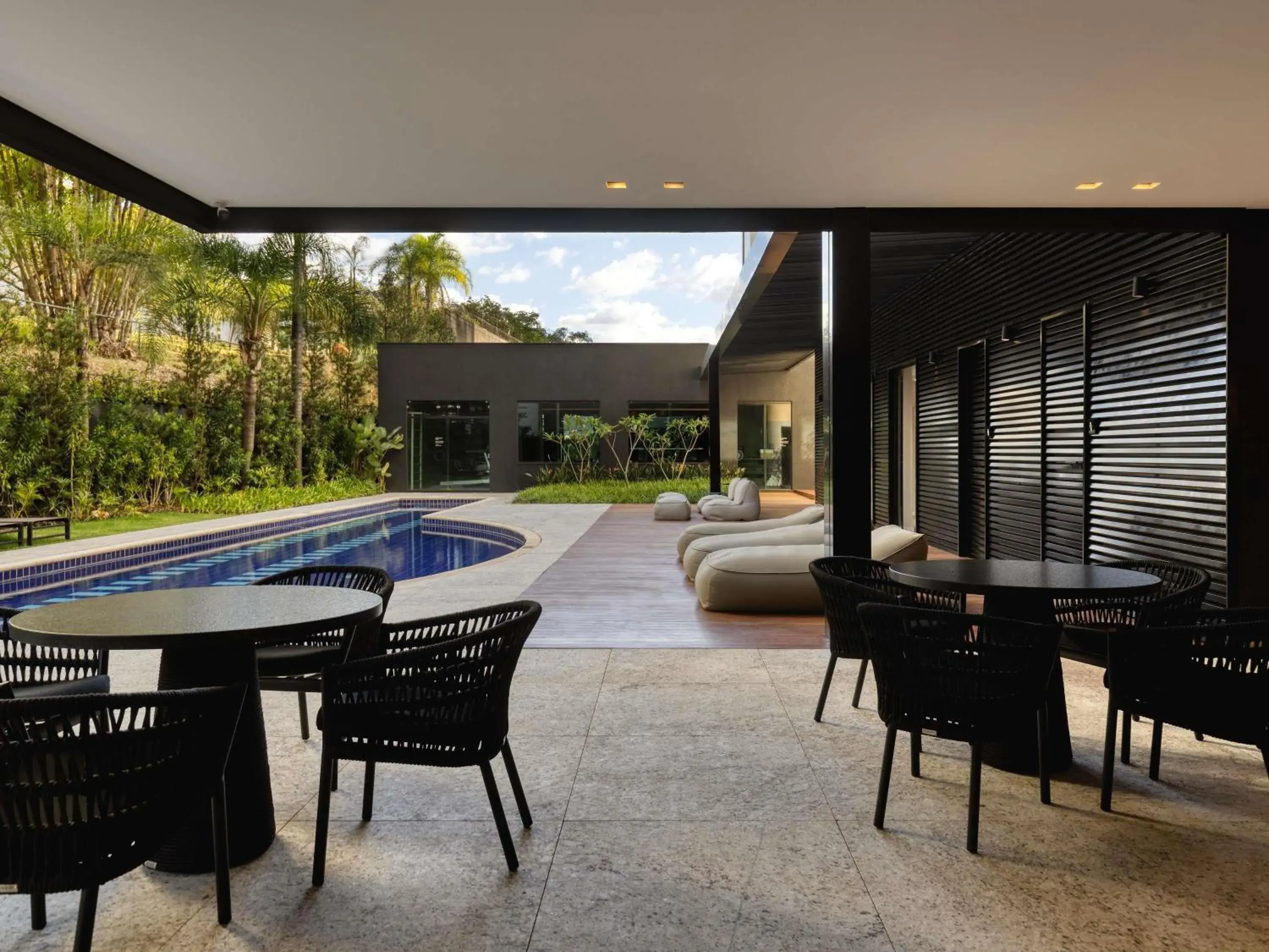 Pool view in Caesar Business Belo Horizonte Belvedere Pool view in Caesar Business Belo Horizonte Belvedere