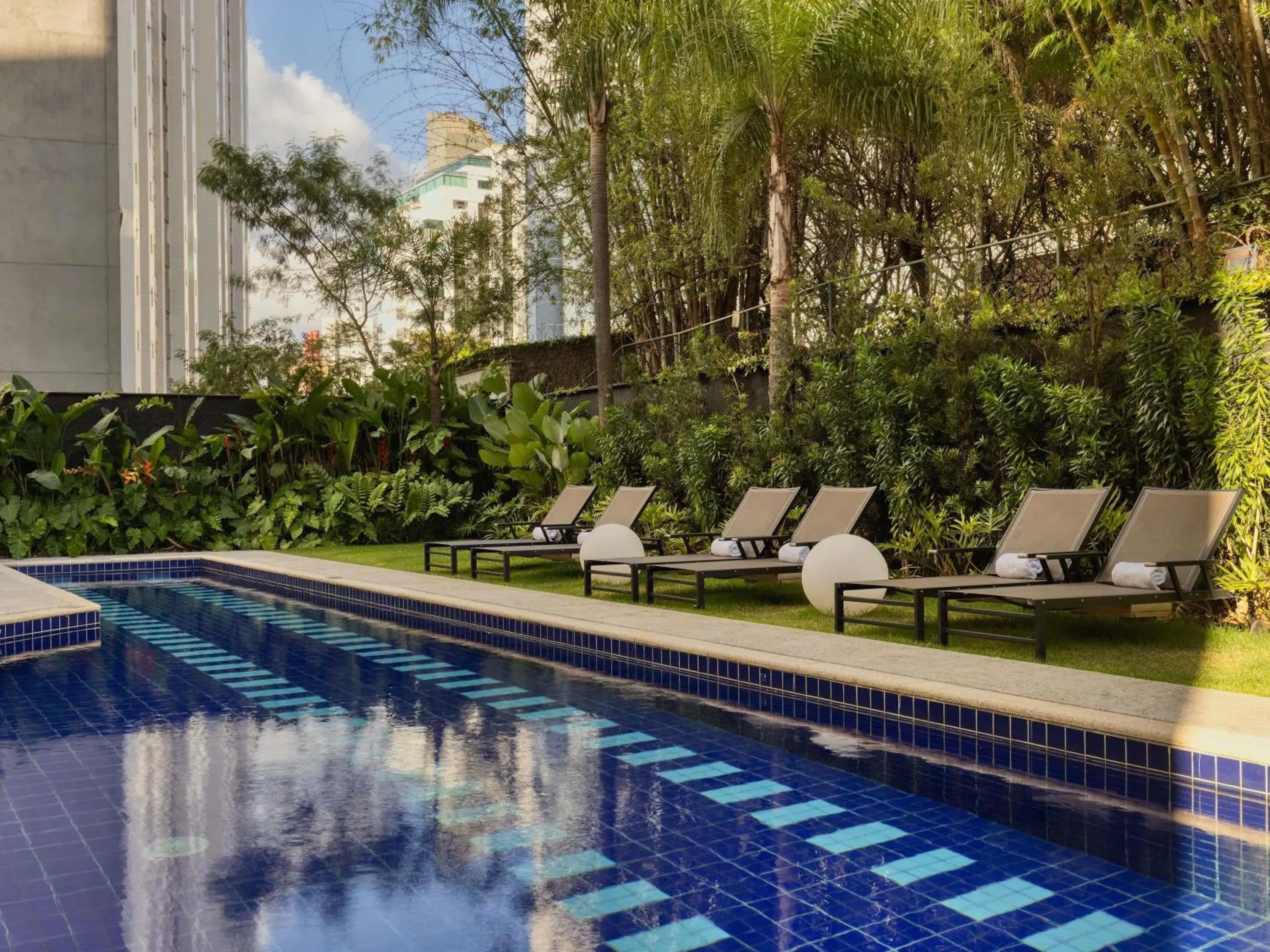 Pool view in Caesar Business Belo Horizonte Belvedere Pool view in Caesar Business Belo Horizonte Belvedere