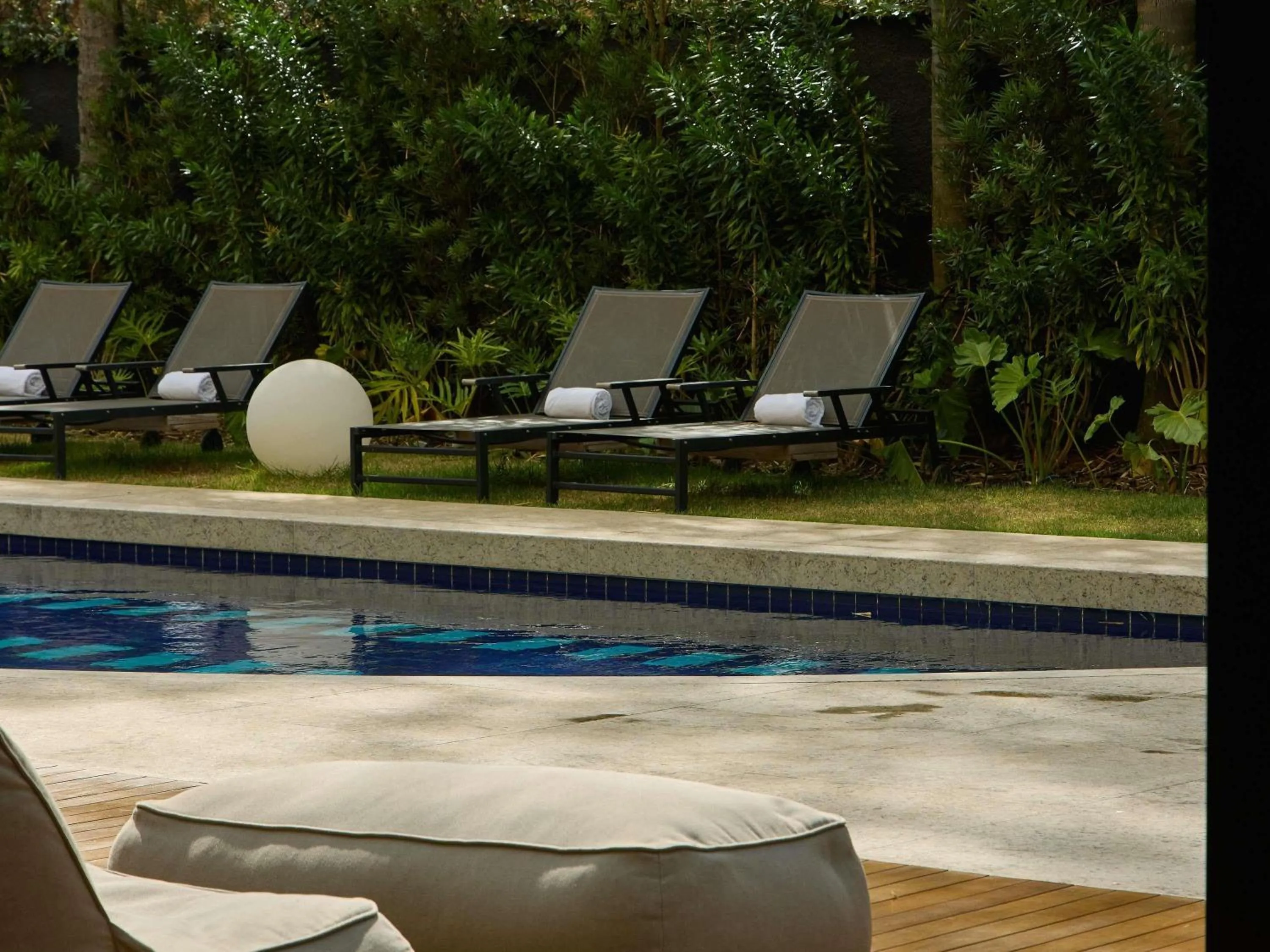 Pool view in Caesar Business Belo Horizonte Belvedere