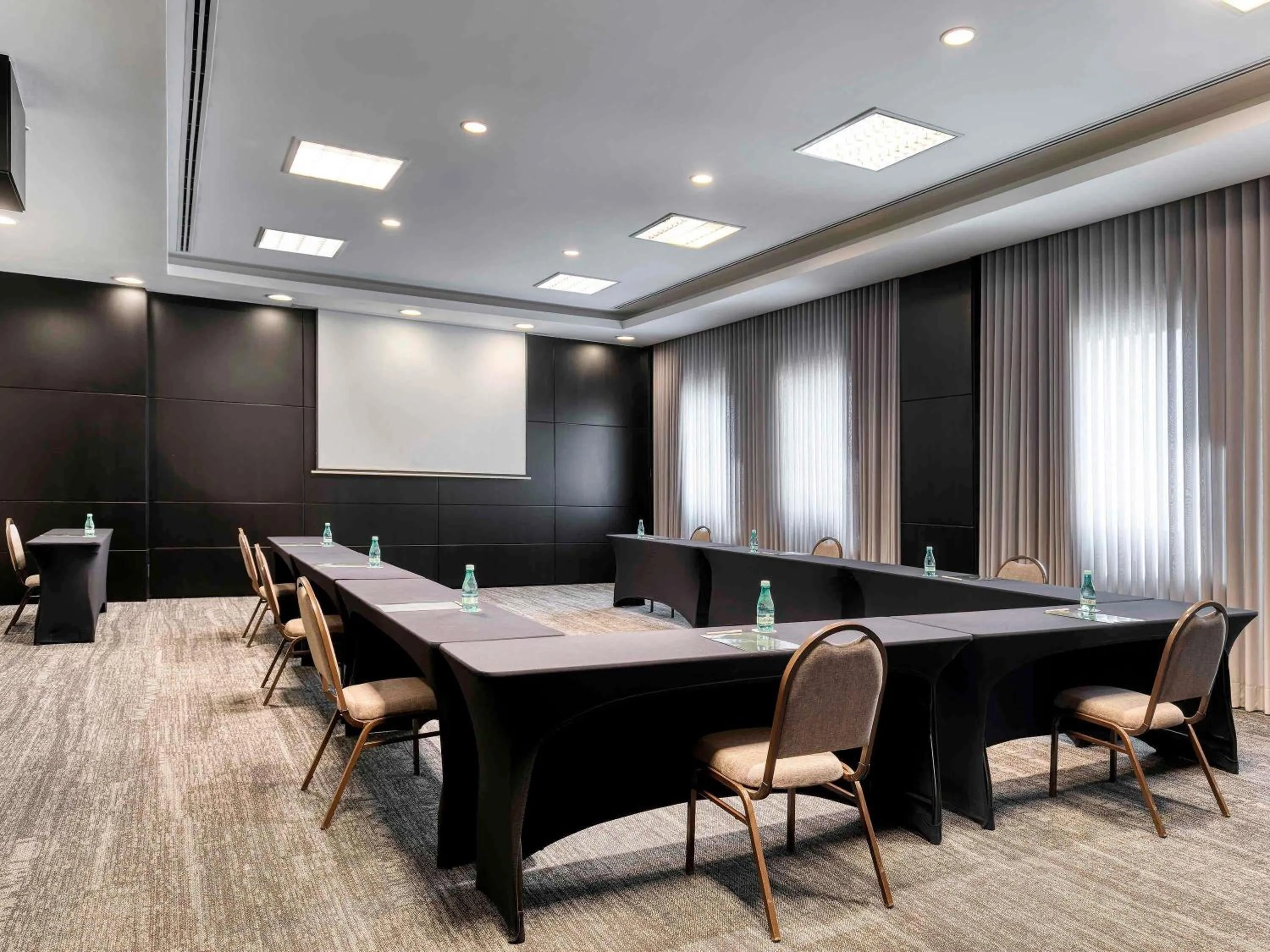 Meeting/conference room in Caesar Business Belo Horizonte Belvedere