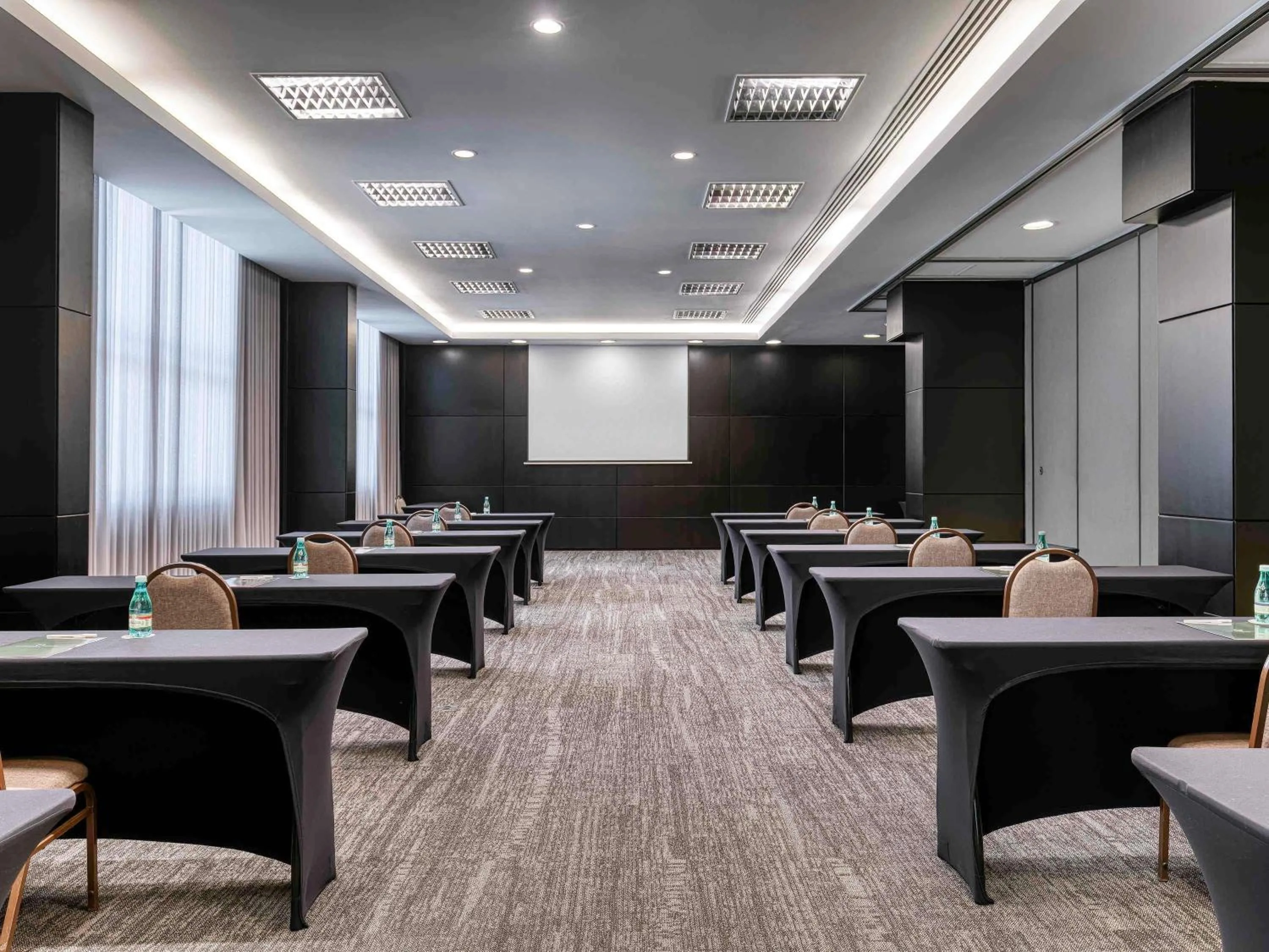 Meeting/conference room in Caesar Business Belo Horizonte Belvedere
