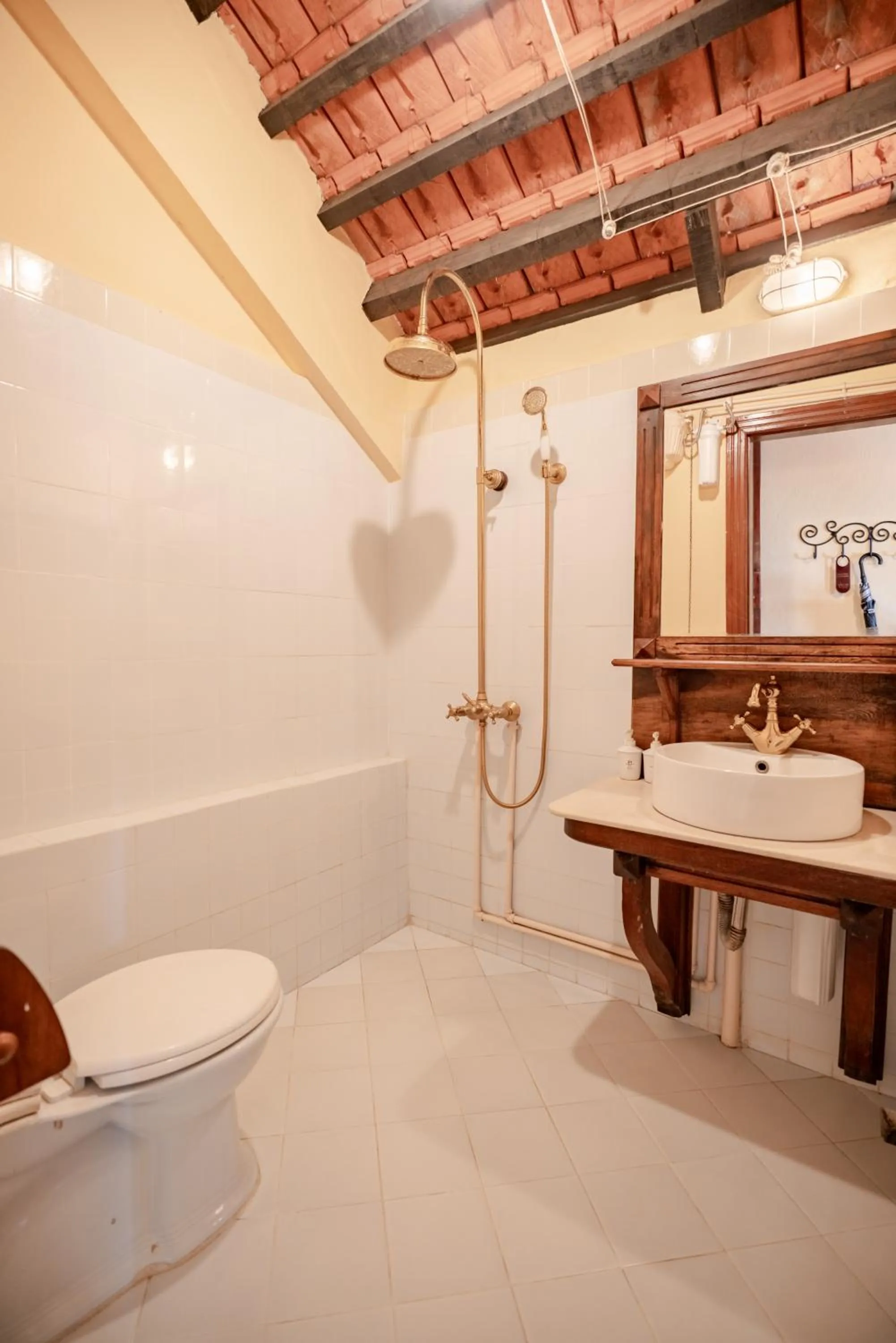 Toilet in Saphir Dalat Hotel