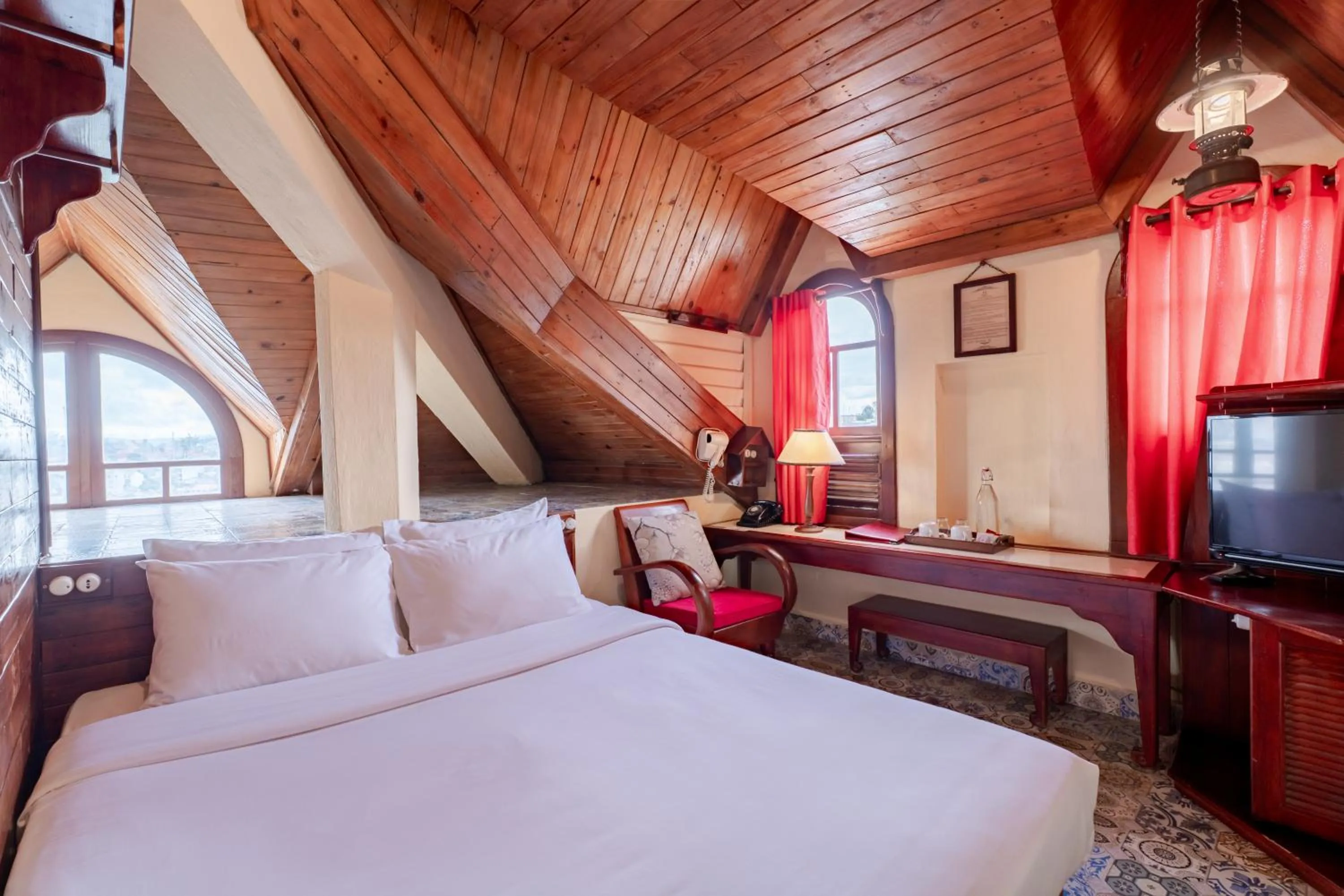 Bedroom, Bed in Saphir Dalat Hotel