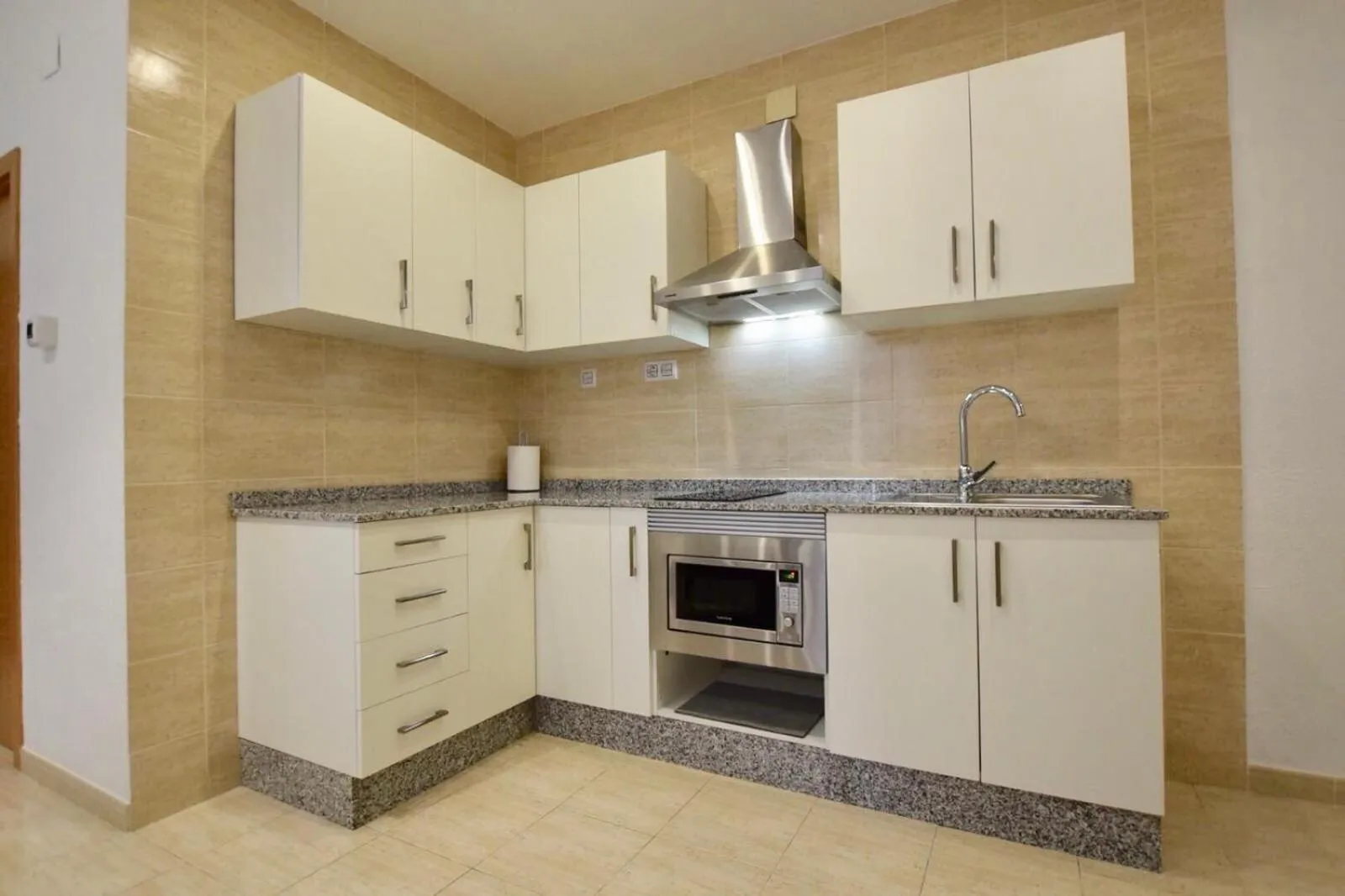 Quart Youth Hostel & Apartments