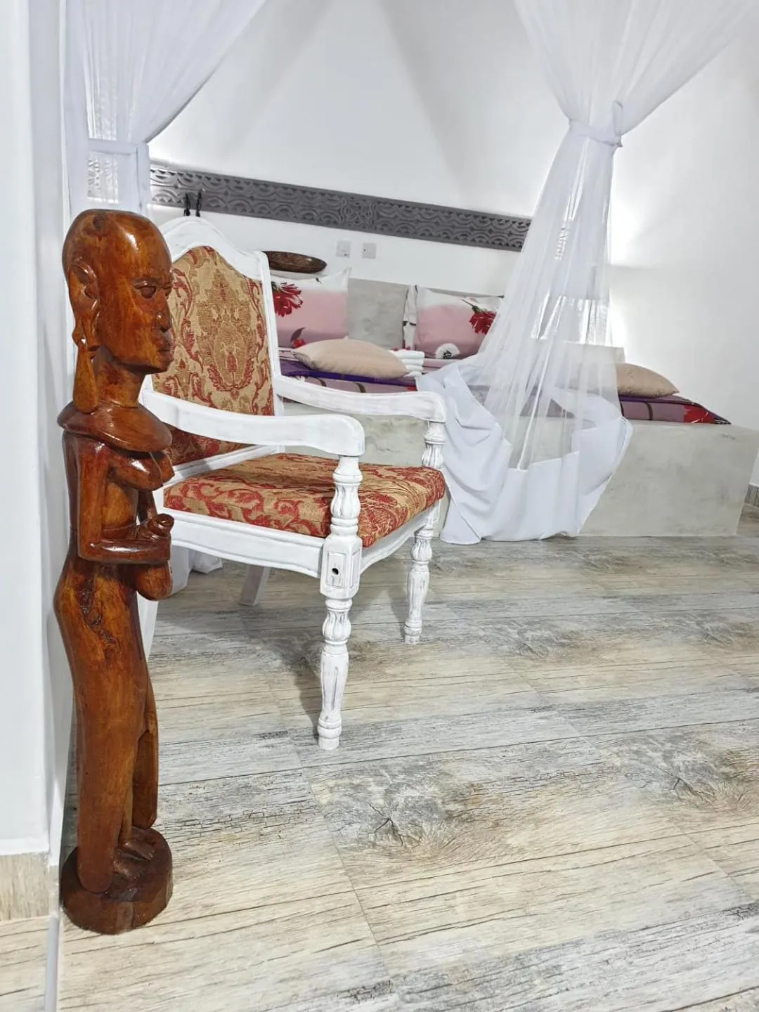 Photo of the whole room, Bed in Peter Pan Beach Lodge