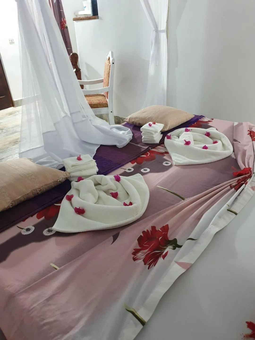 Decorative detail, Bed in Peter Pan Beach Lodge