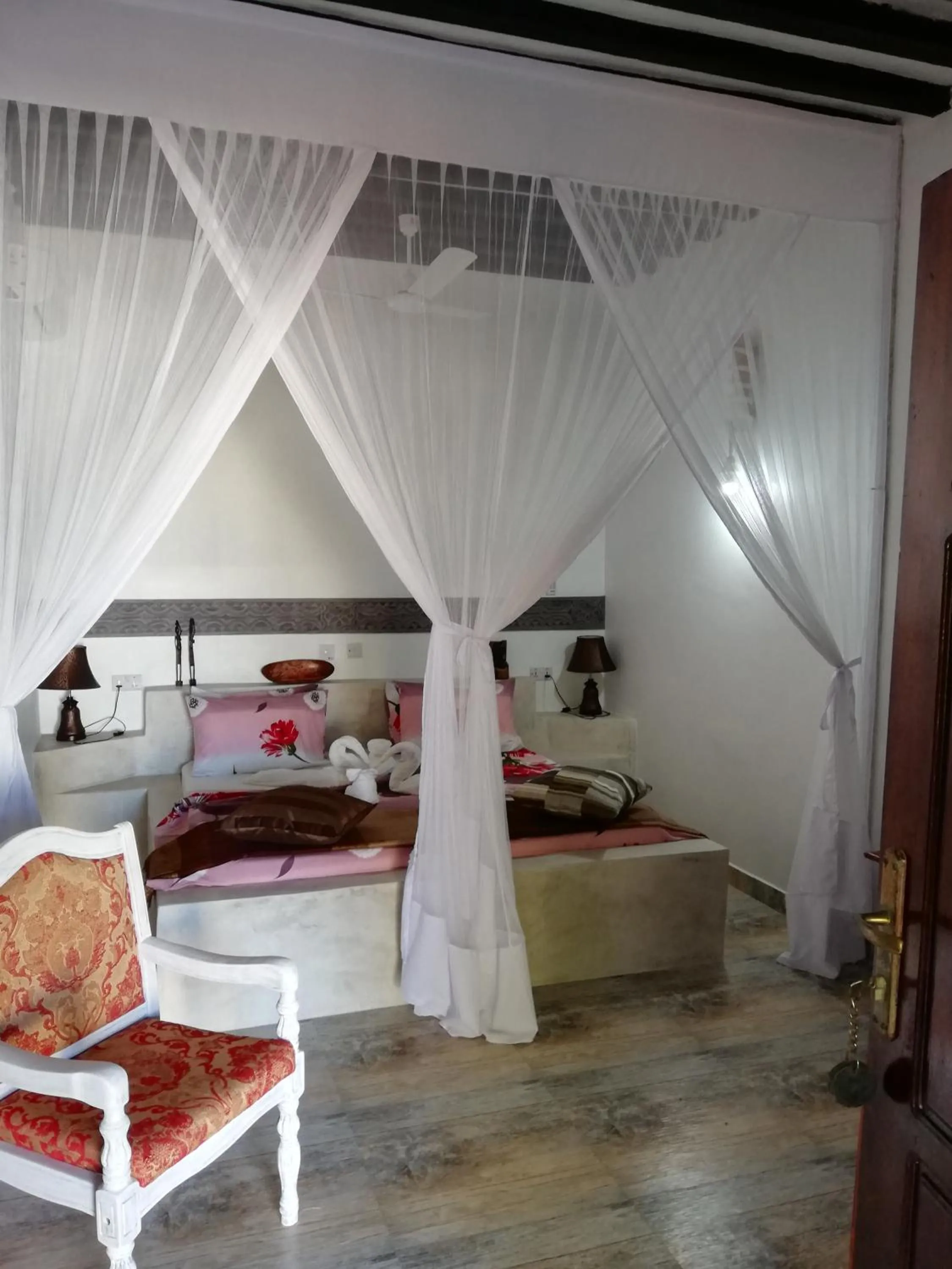 Bedroom, Bed in Peter Pan Beach Lodge