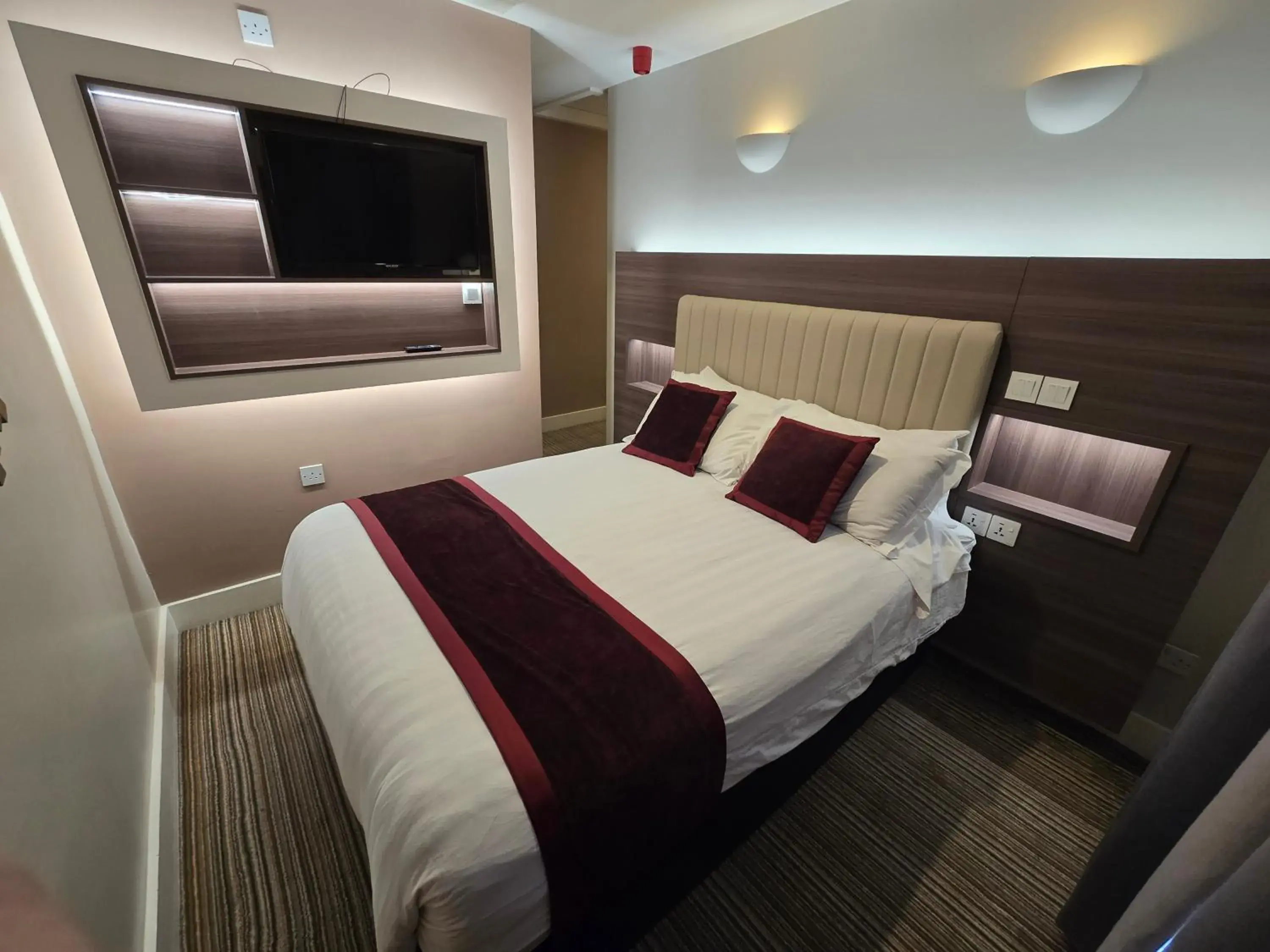 Deluxe Double or Twin Room in KGT House Deluxe Double or Twin Room in KGT House