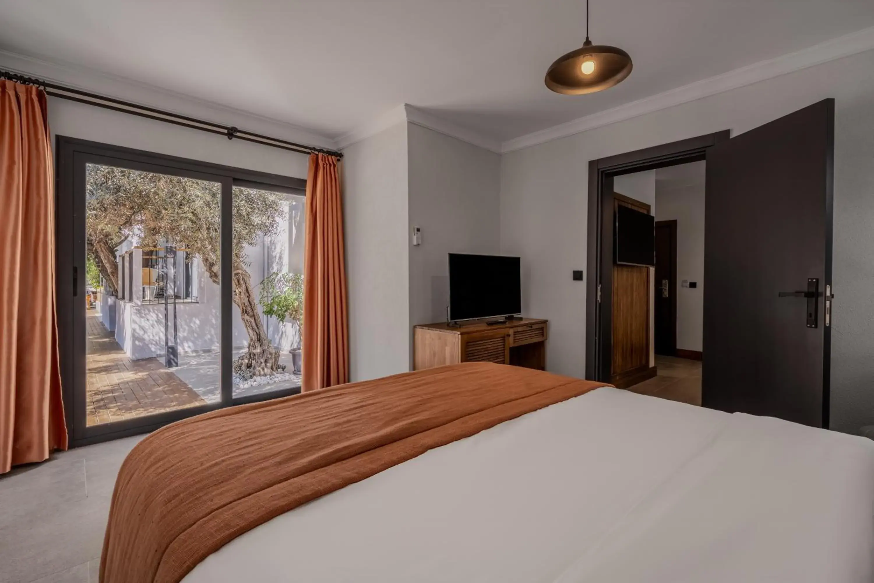 View (from property/room), Bed in Hotel Centro Bodrum View (from property/room), Bed in Hotel Centro Bodrum