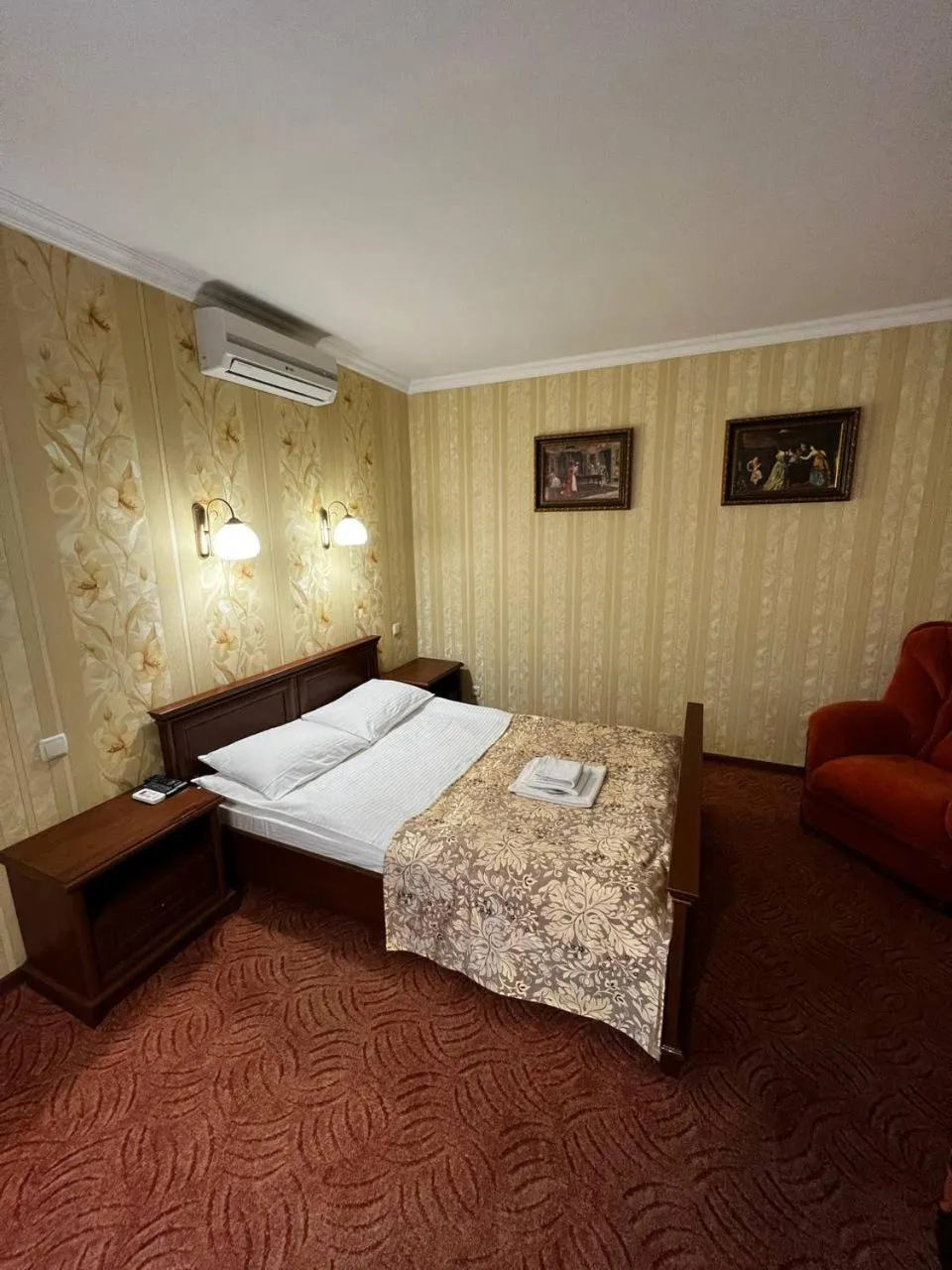 Photo of the whole room, Bed in Zolotoy Fazan