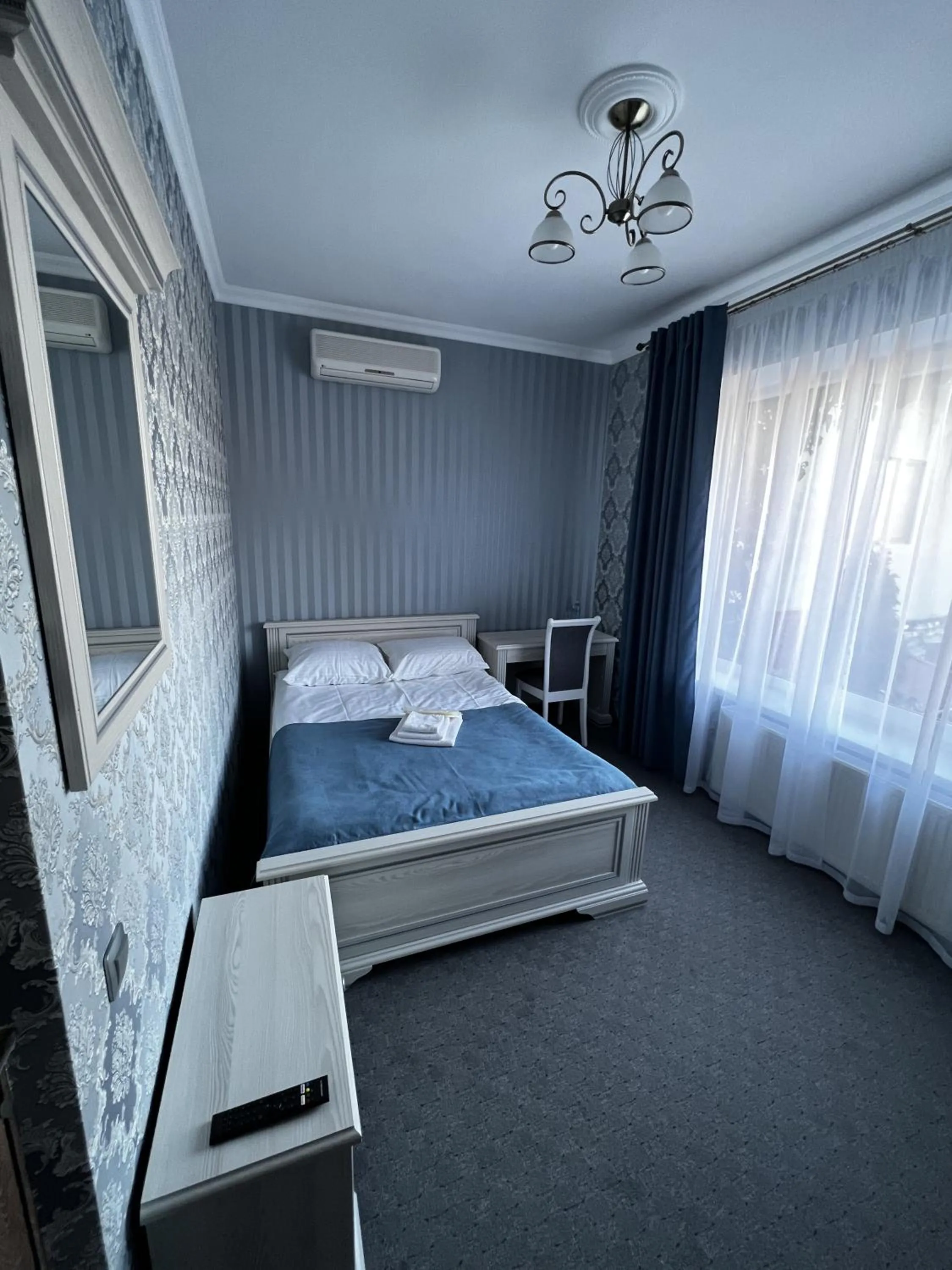 Photo of the whole room, Bed in Zolotoy Fazan