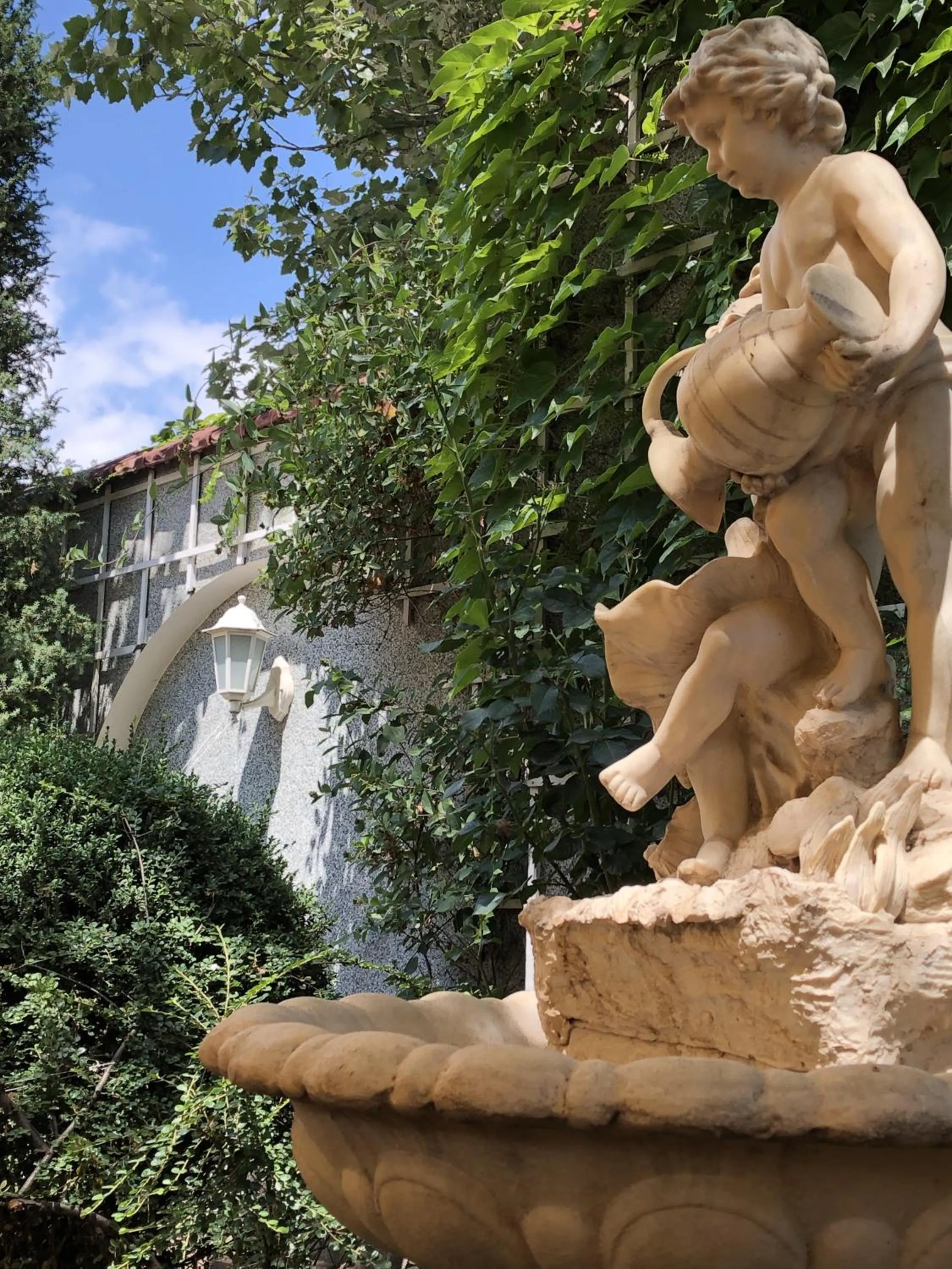 Inner courtyard view in Zolotoy Fazan