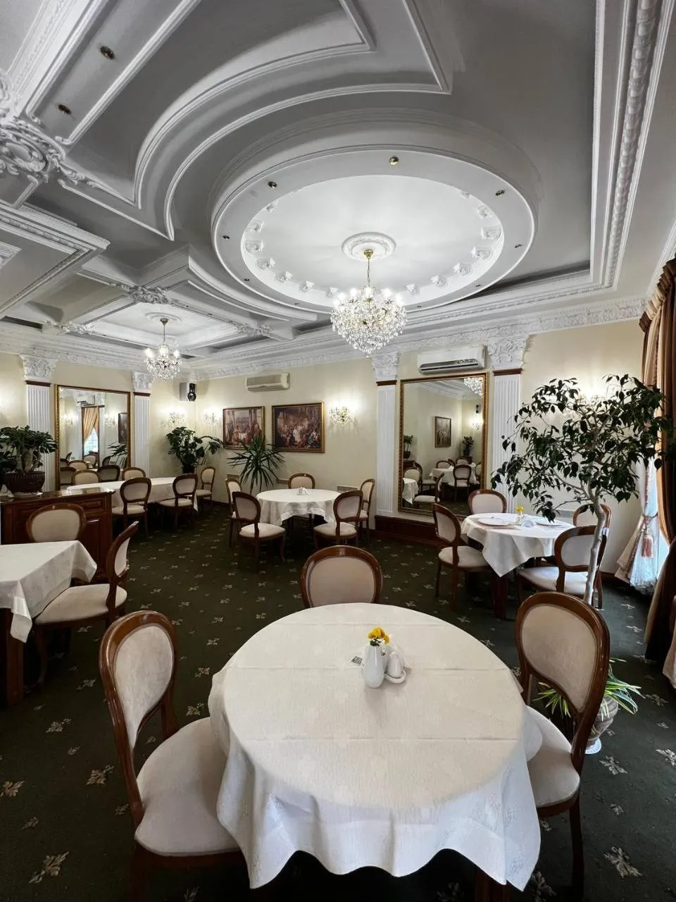 Restaurant/places to eat in Zolotoy Fazan