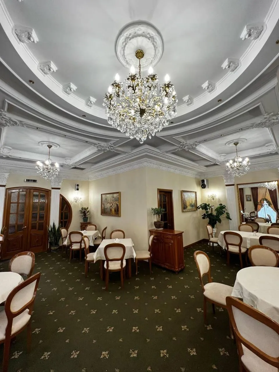 Restaurant/places to eat in Zolotoy Fazan