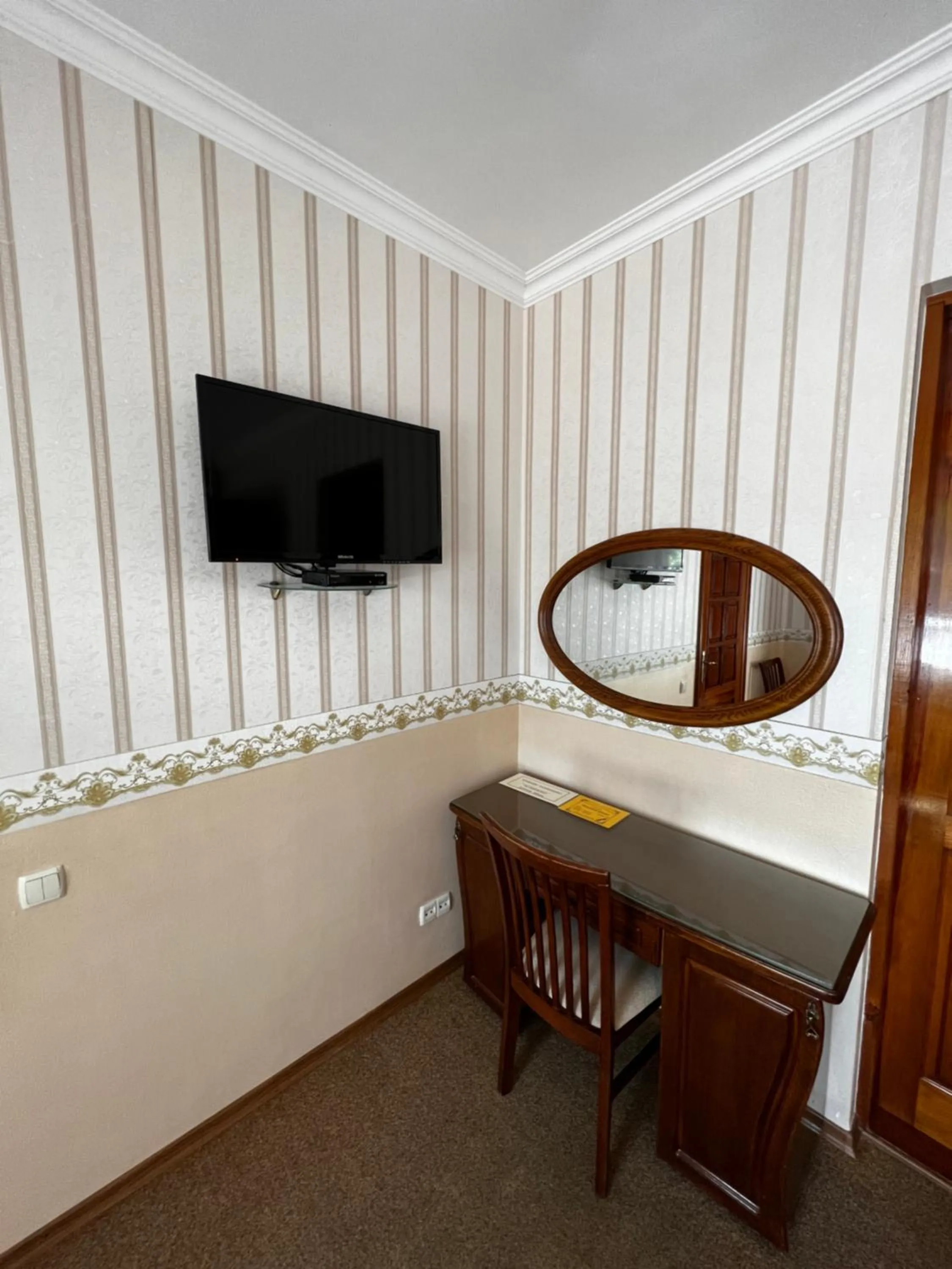 Communal lounge/ TV room in Zolotoy Fazan