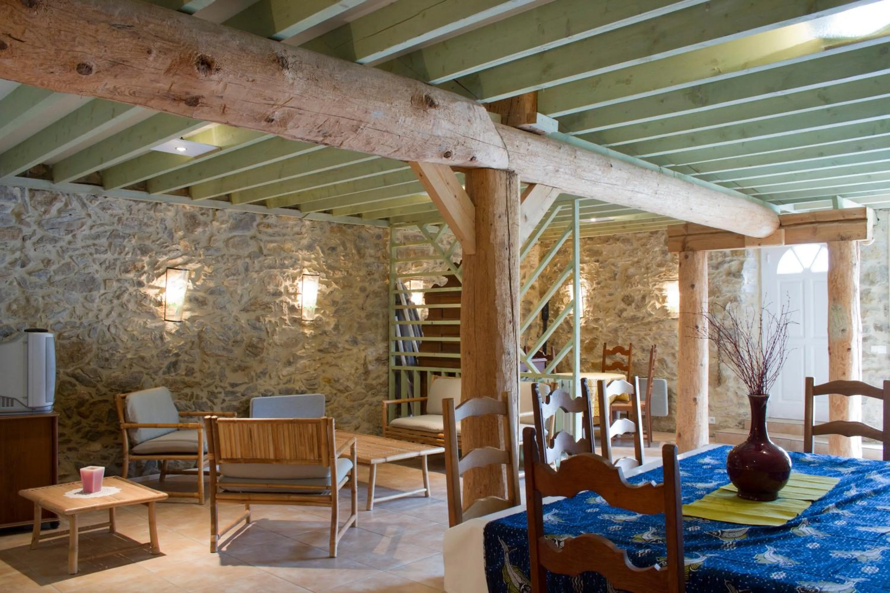 Communal lounge/ TV room in Chambres d'hôtes Les Gragniotes