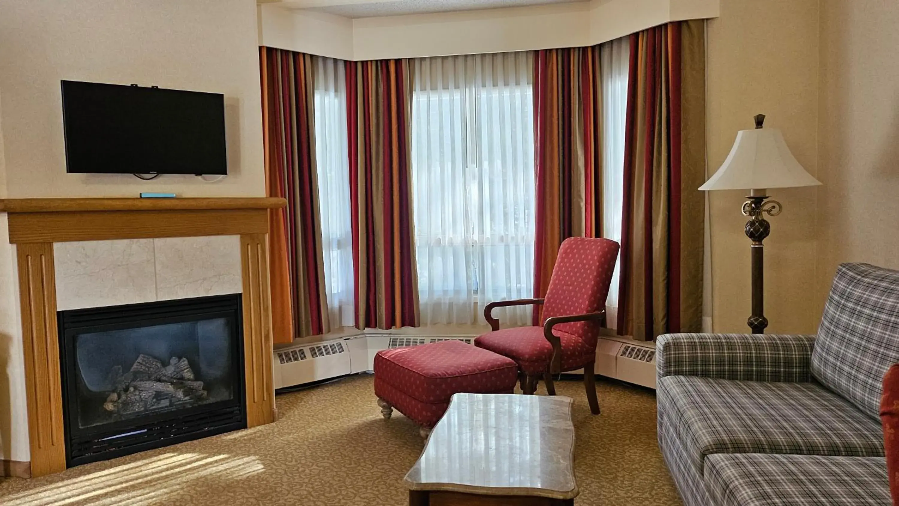 Living room in Lake Louise Inn Living room in Lake Louise Inn